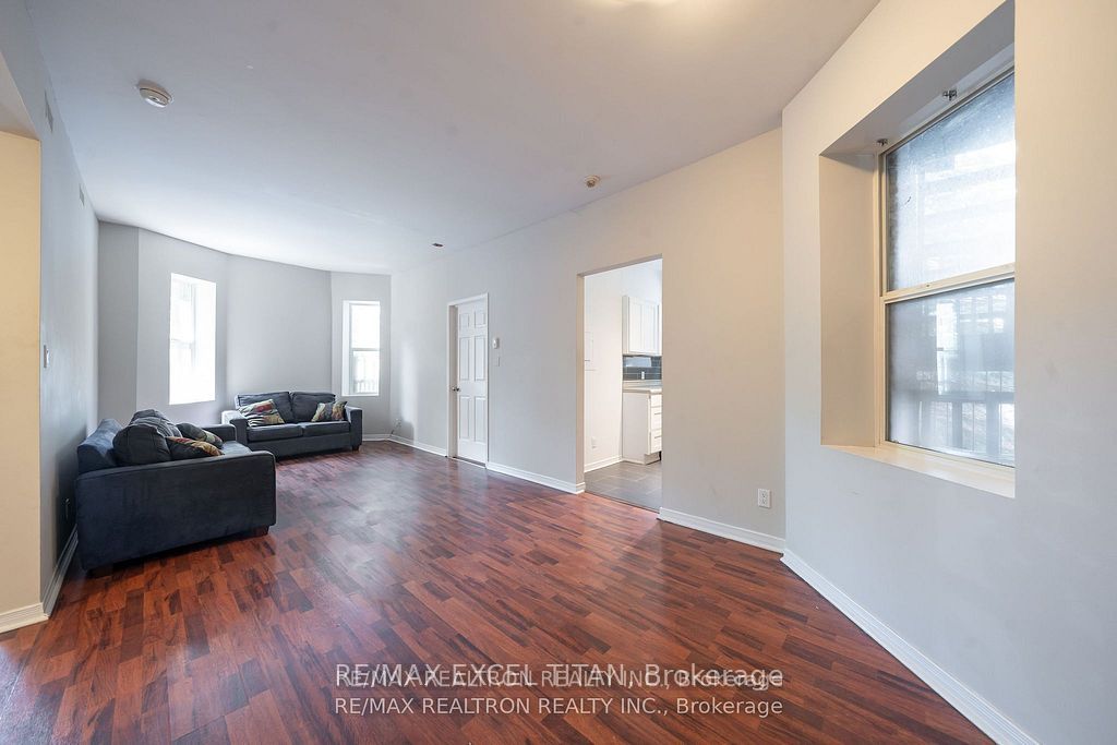 414 Jarvis Street 107, Toronto, ON M4Y 3C2 photo 3