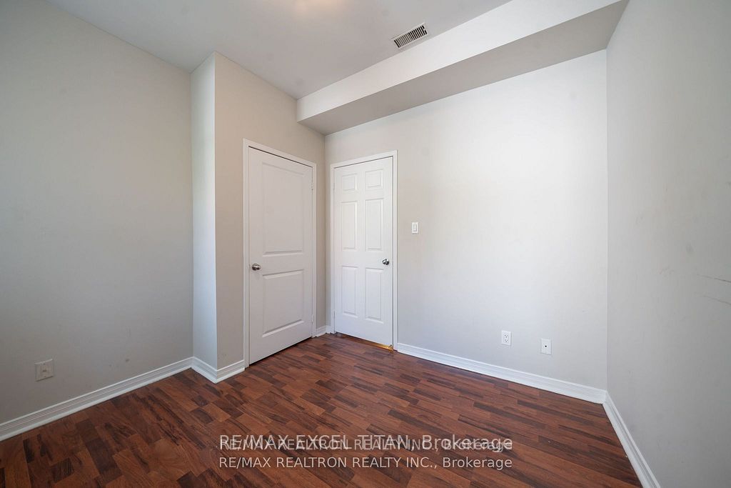 414 Jarvis Street 107, Toronto, ON M4Y 3C2 photo 4
