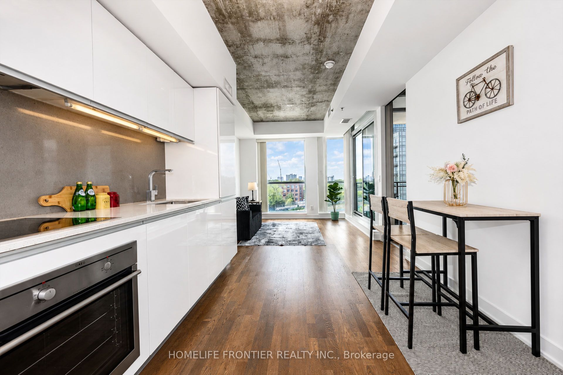 20 Minowan Miikan Lane 717, Toronto, ON M6J 0E5 photo 3