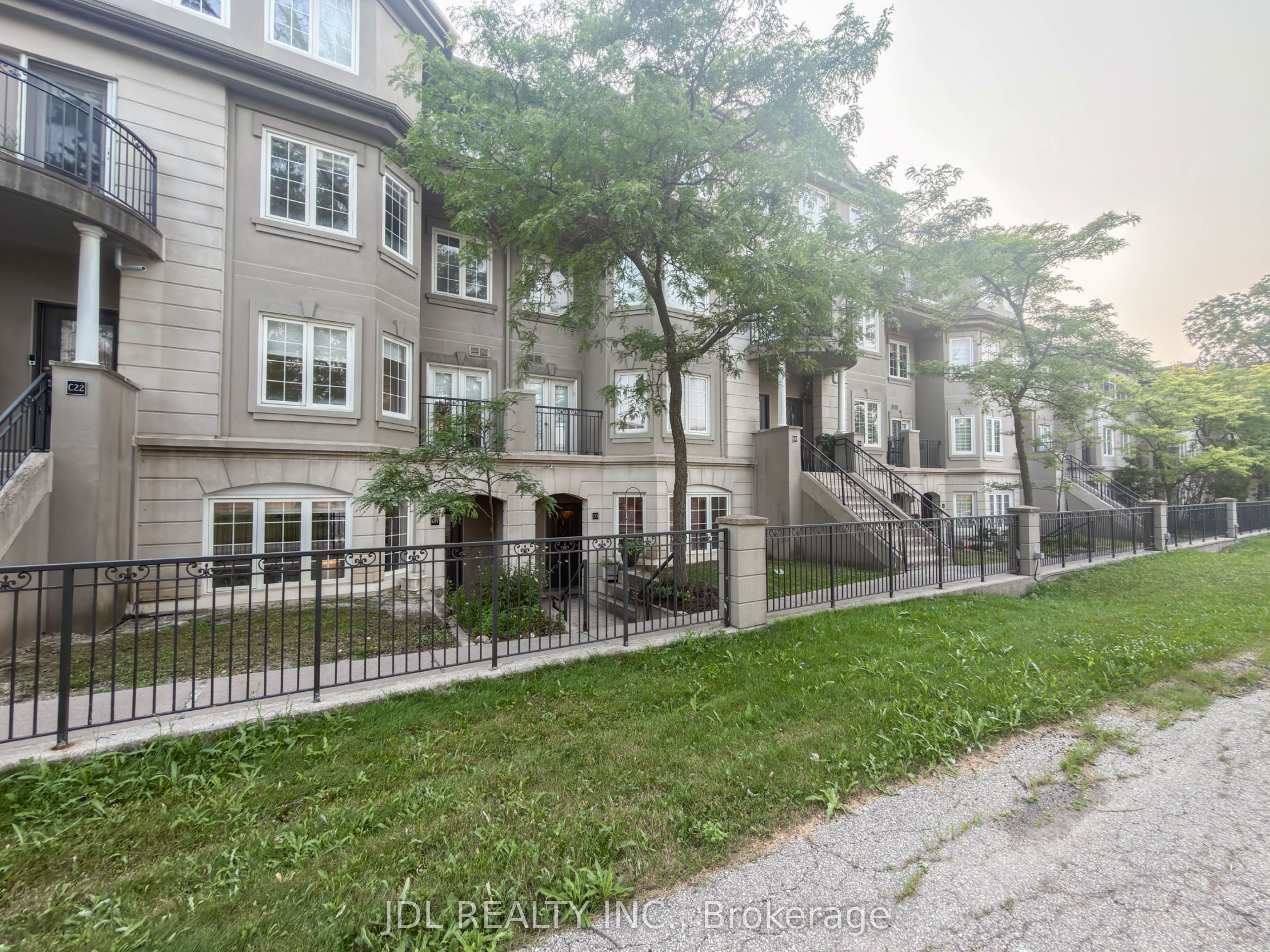 108 Finch Avenue W C17, Toronto, ON M2N 6W6