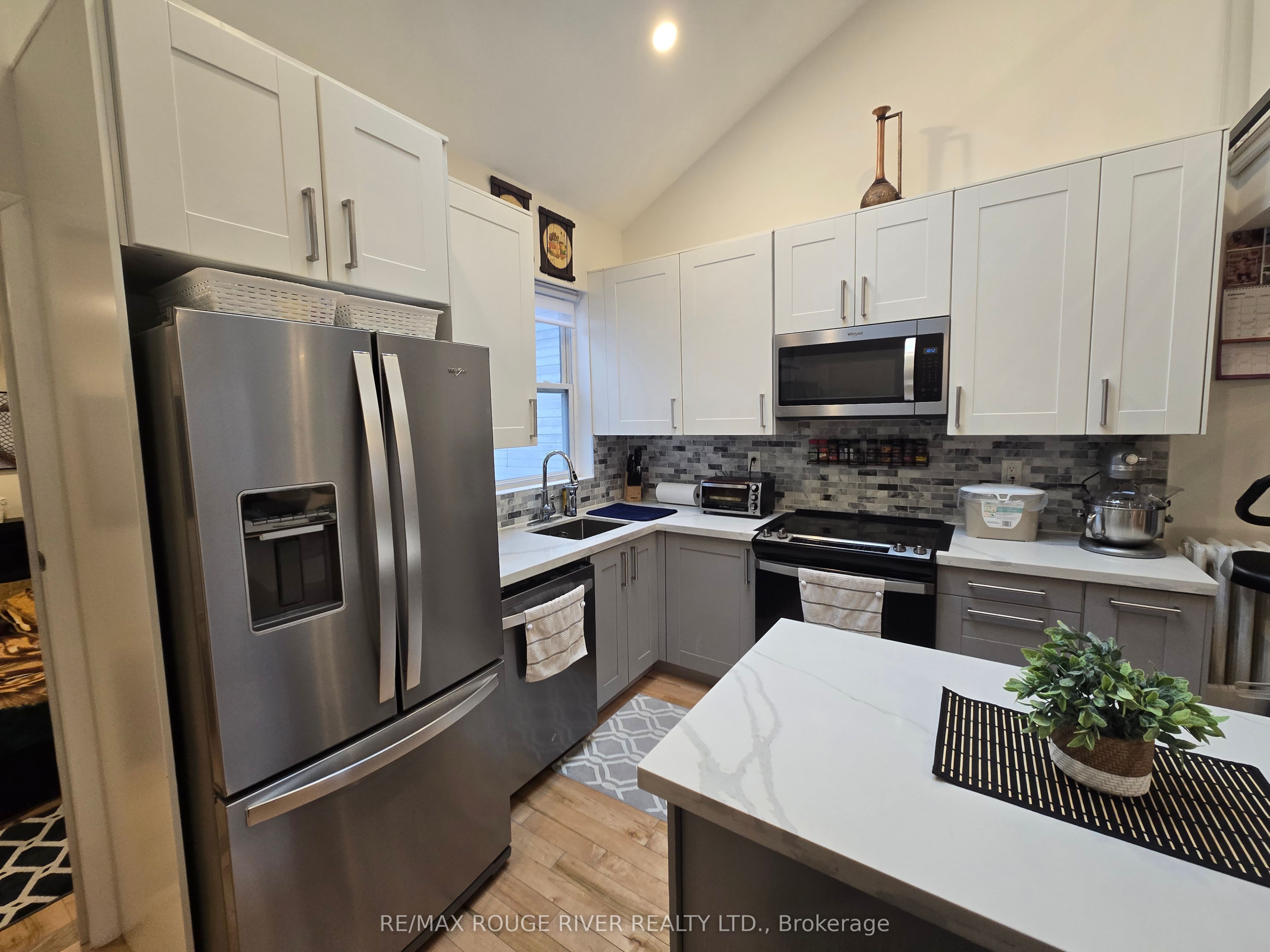 6 Lippincott St Street, Toronto, ON M5T 2R5 photo 2