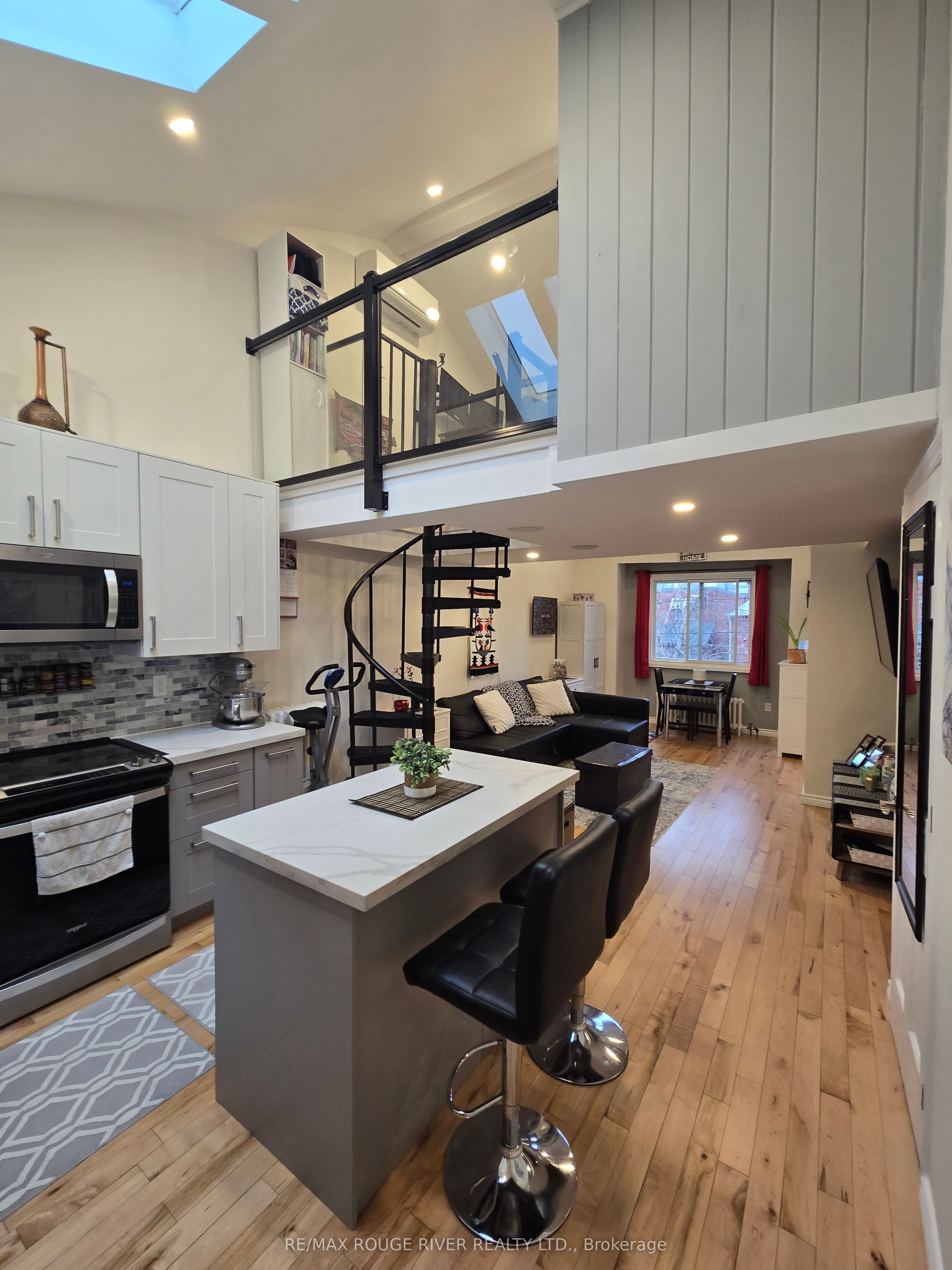 6 Lippincott St Street, Toronto, ON M5T 2R5 photo 3