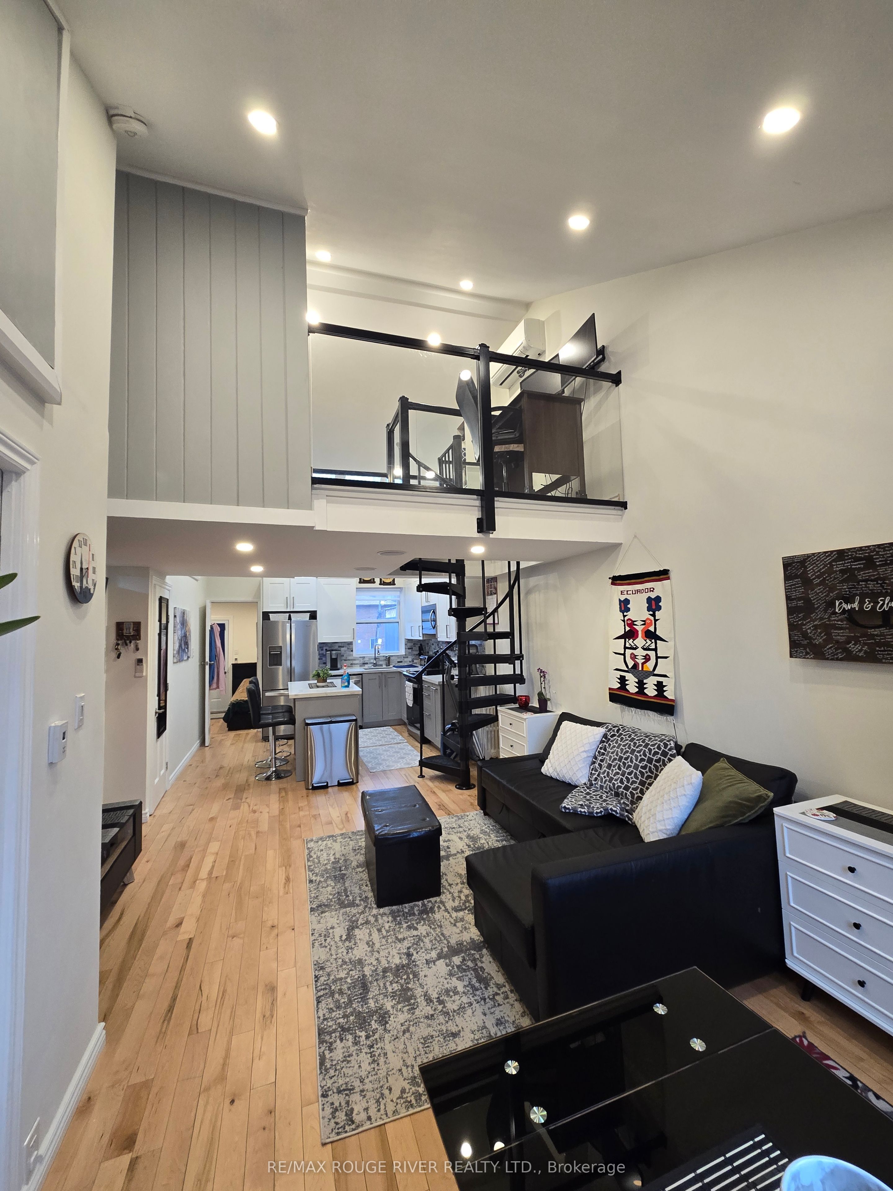 6 Lippincott St Street, Toronto, ON M5T 2R5 photo 4