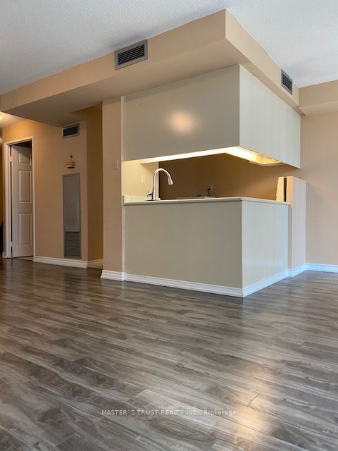 736 Bay Street 1410, Toronto, ON M5G 2M4 photo 3
