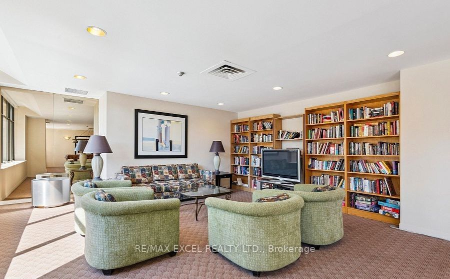 135 George Street S 603, Toronto, ON M5A 4E8 photo 5
