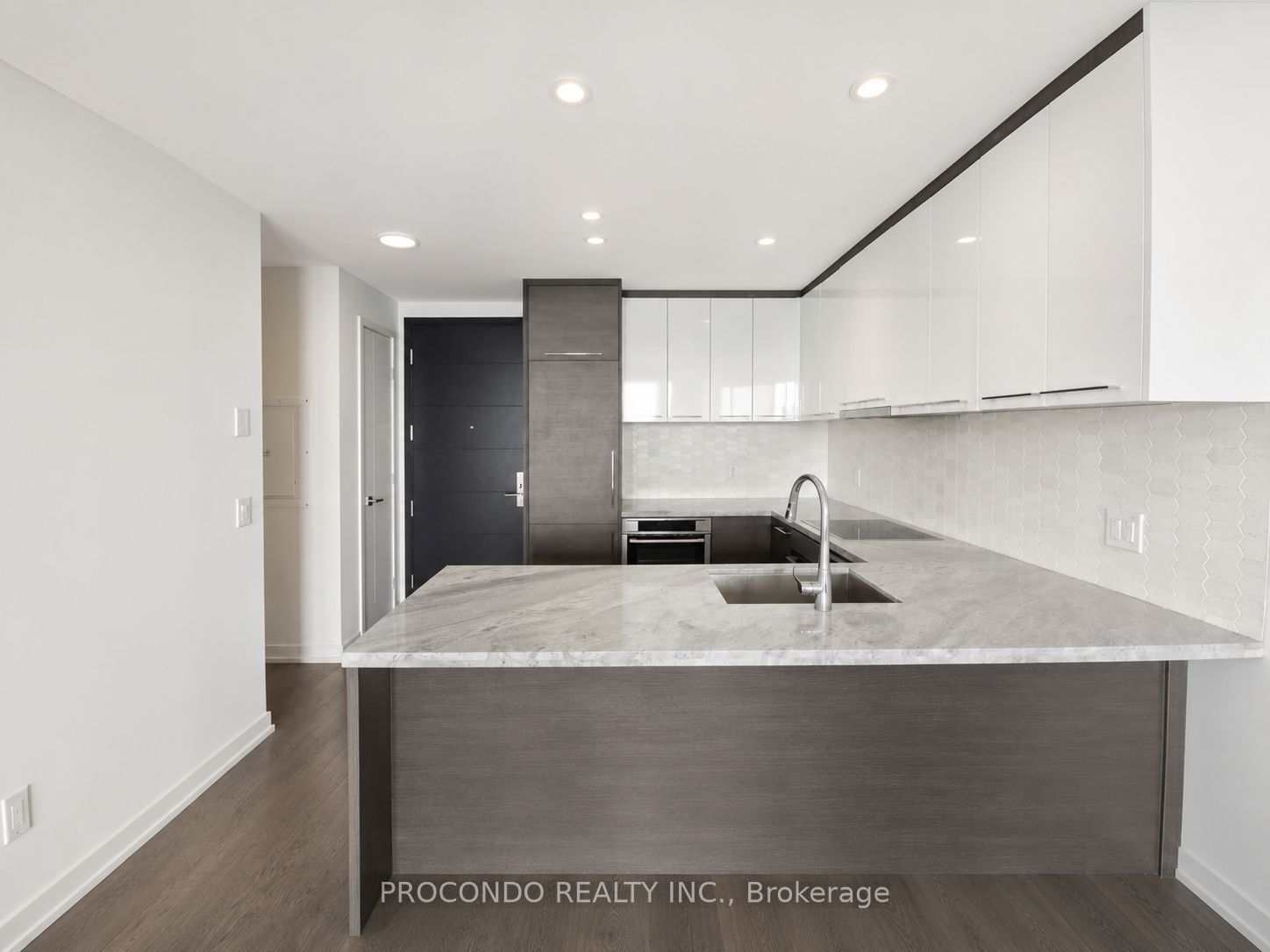 488 University Avenue 3812, Toronto, ON M5G 0C1