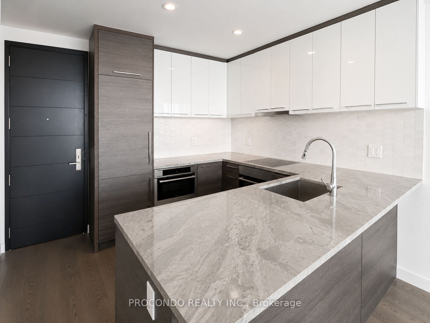 488 University Avenue 3812, Toronto, ON M5G 0C1 photo 2