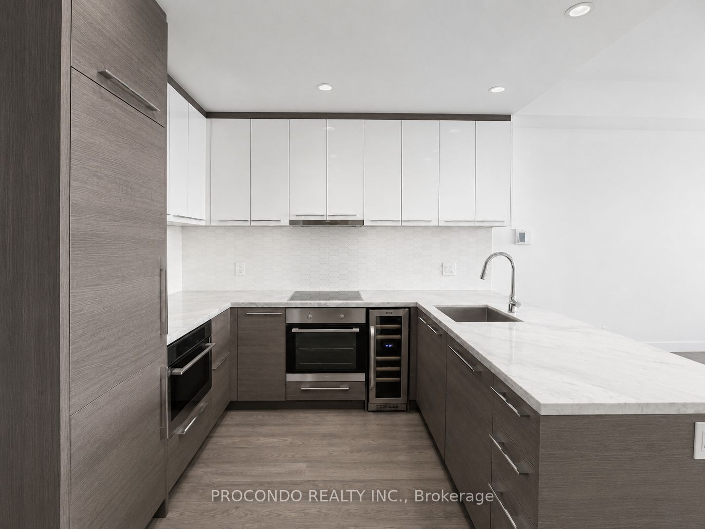 488 University Avenue 3812, Toronto, ON M5G 0C1 photo 3