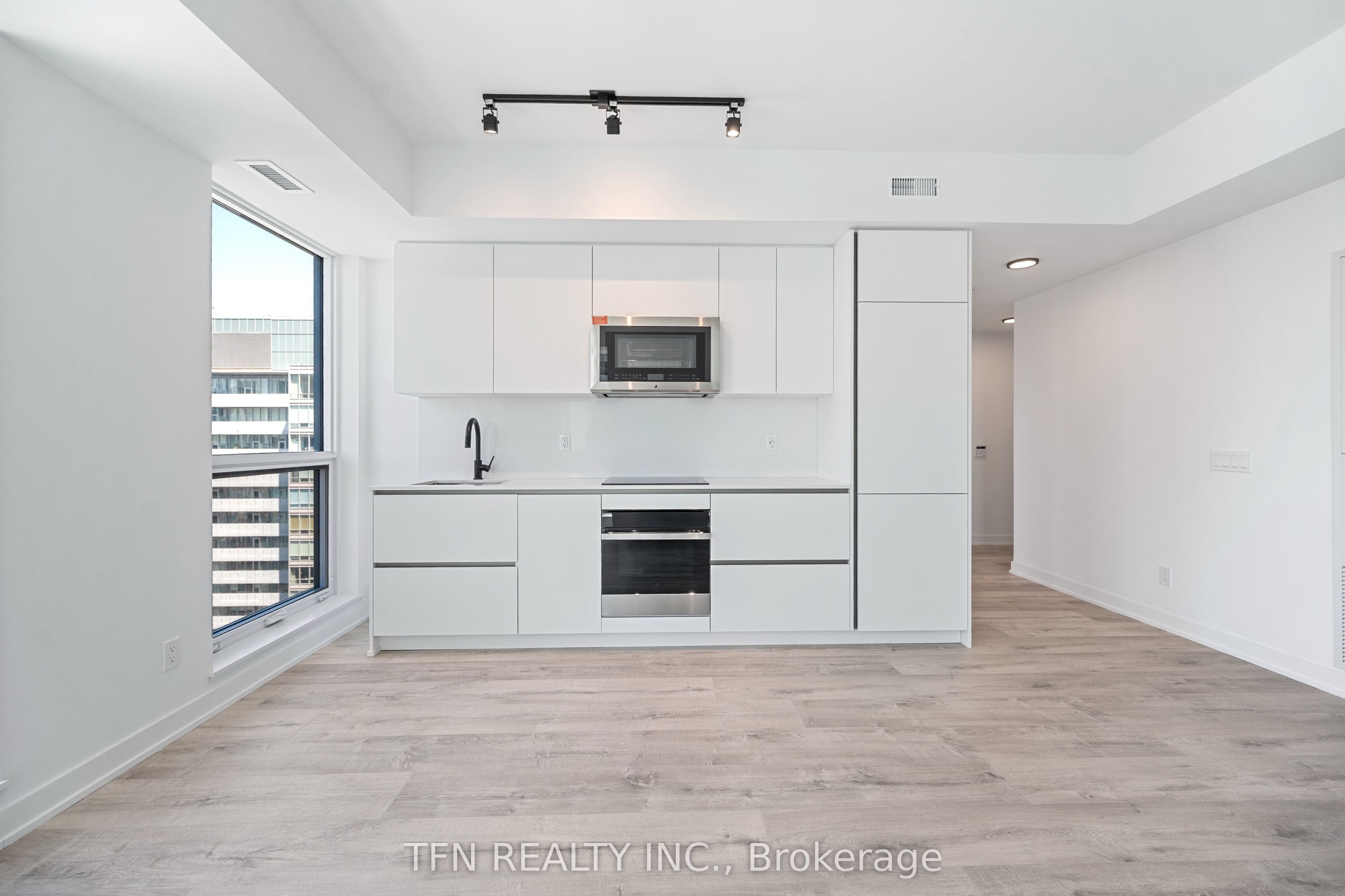 327 King Street W 4505, Toronto, ON M5A 0Y5 photo 2