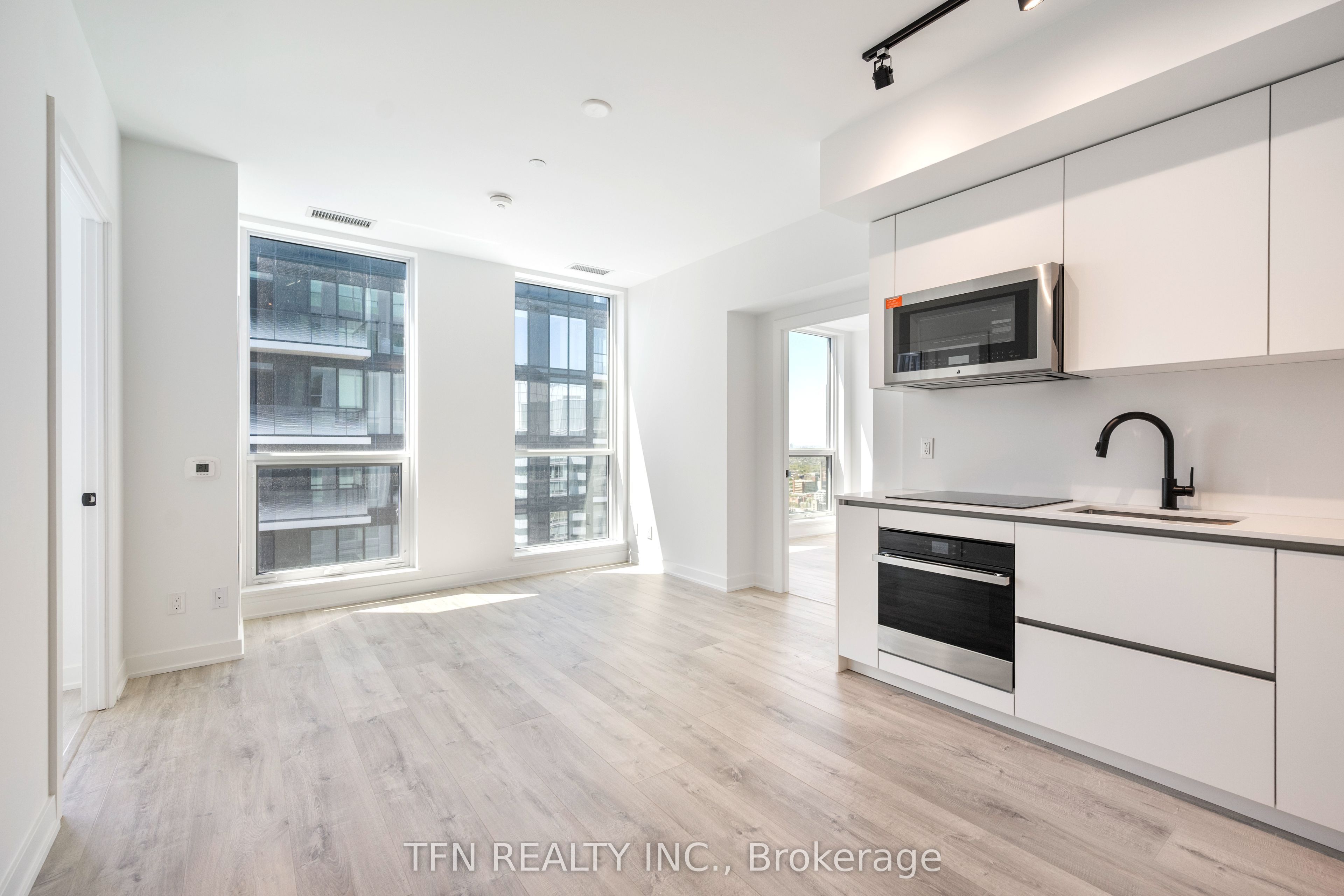327 King Street W 4704, Toronto, ON M5A 0Y5