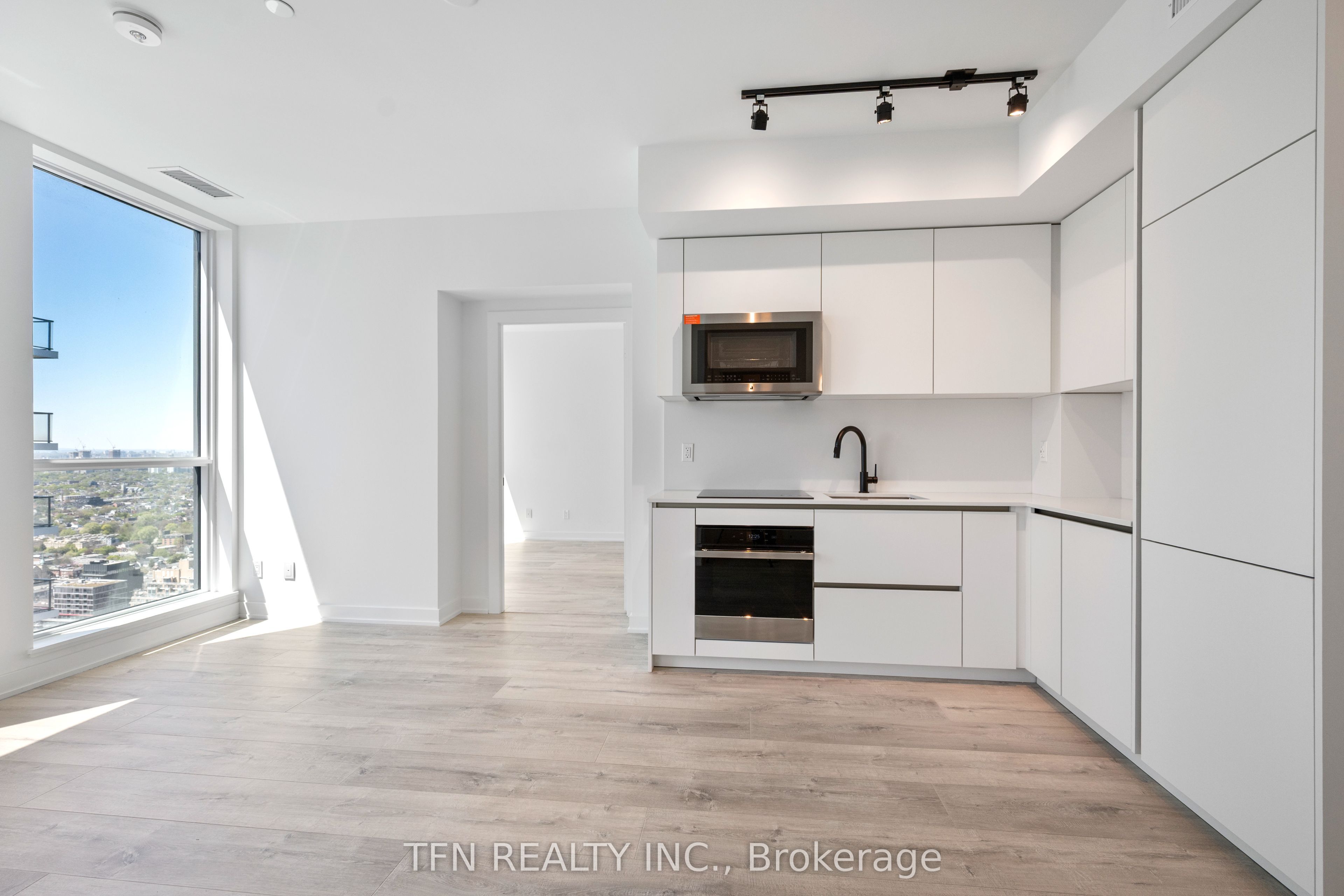 327 King Street W 4704, Toronto, ON M5A 0Y5 photo 3