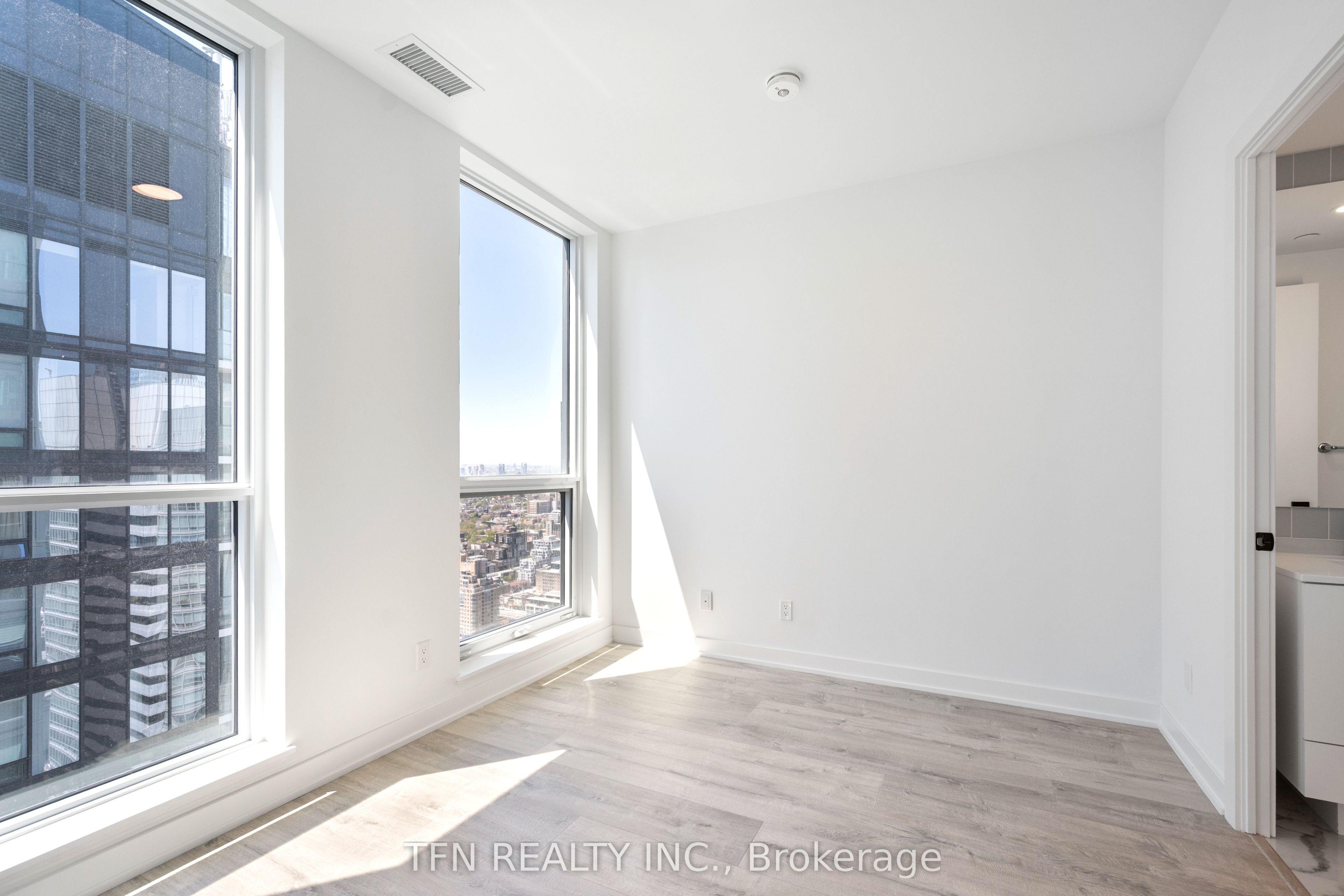 327 King Street W 4704, Toronto, ON M5A 0Y5 photo 5