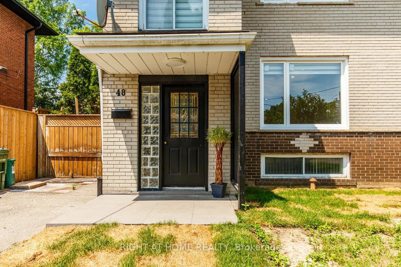 48 Daleside Crescent, Toronto, ON M4A 2H6 photo 4