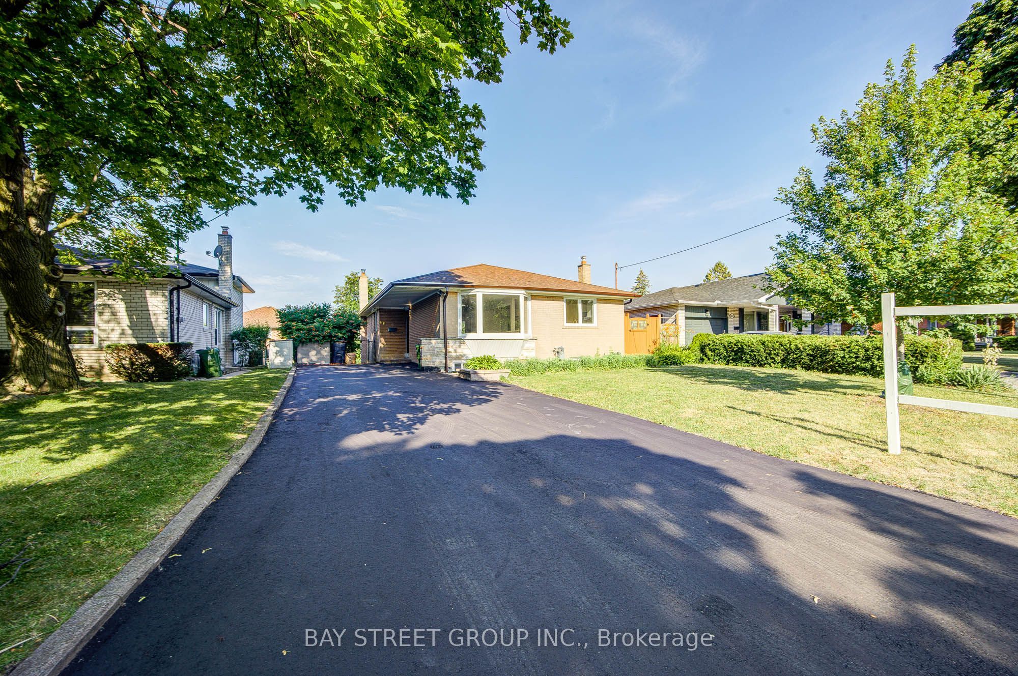 60 Warner Avenue, Toronto, ON M4A 1Z4 photo 2