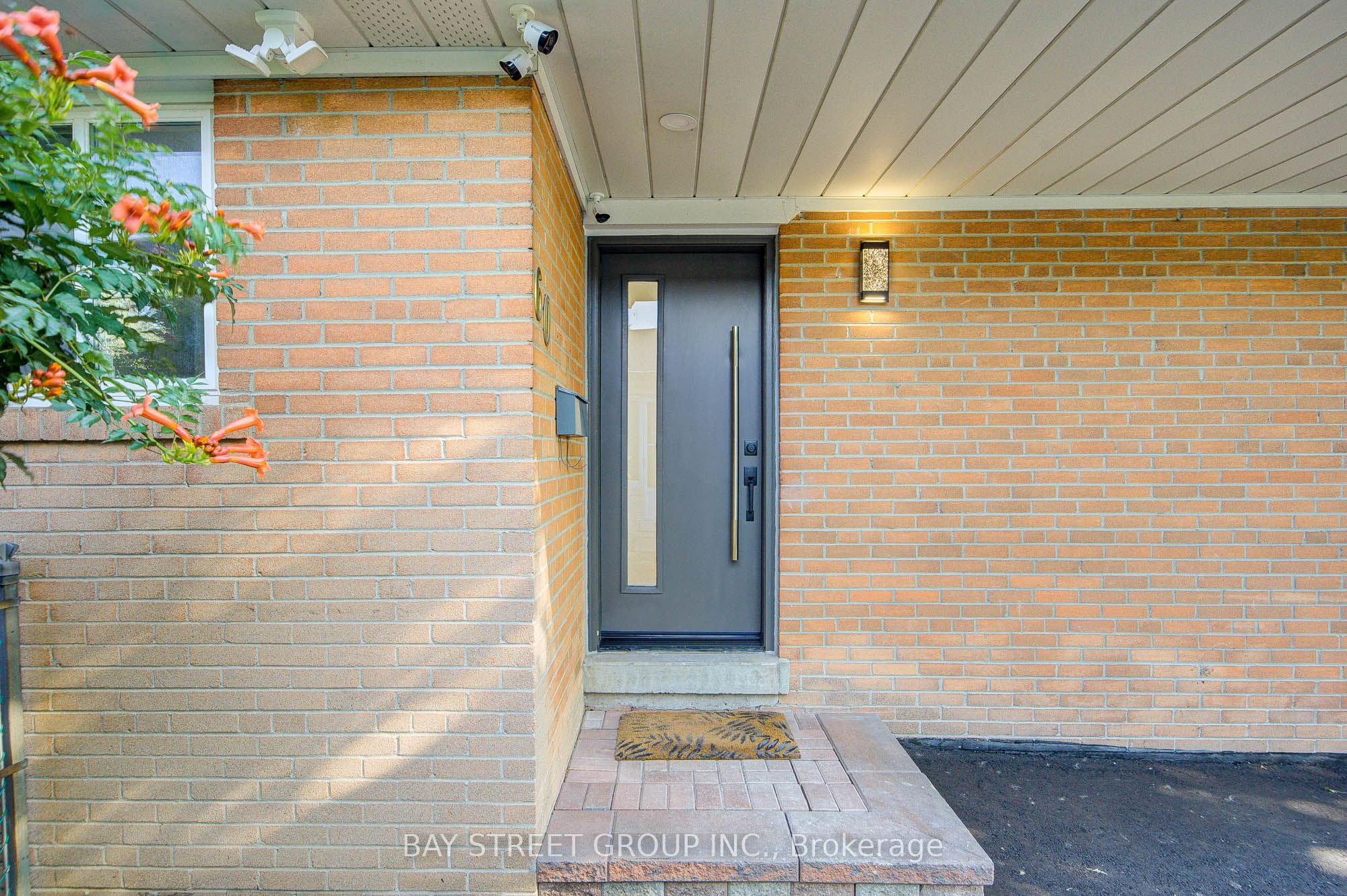 60 Warner Avenue, Toronto, ON M4A 1Z4 photo 4