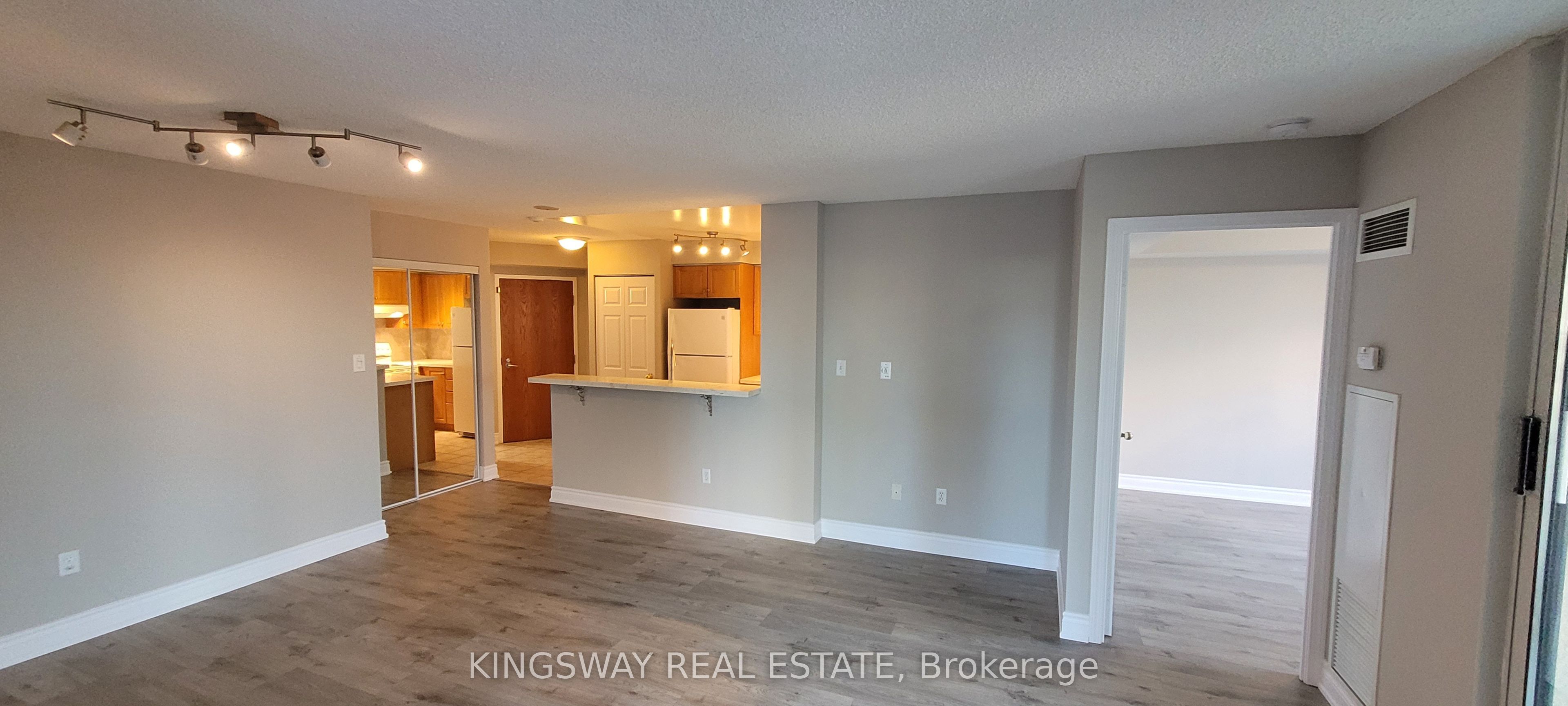 7 Lorraine Avenue 812, Toronto, ON M2N 7H2 photo 4