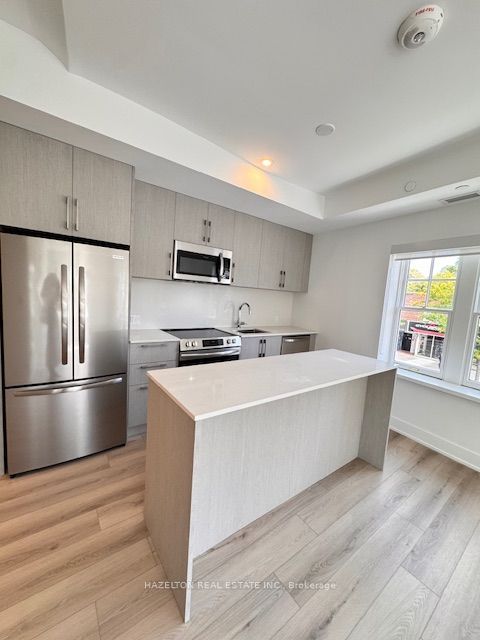 8 Manor Road W 204, Toronto, ON M4S 0E6