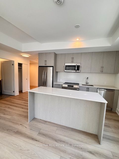 8 Manor Road W 204, Toronto, ON M4S 0E6 photo 2