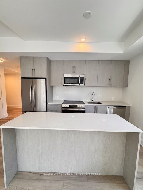 8 Manor Road W 204, Toronto, ON M4S 0E6 photo 3