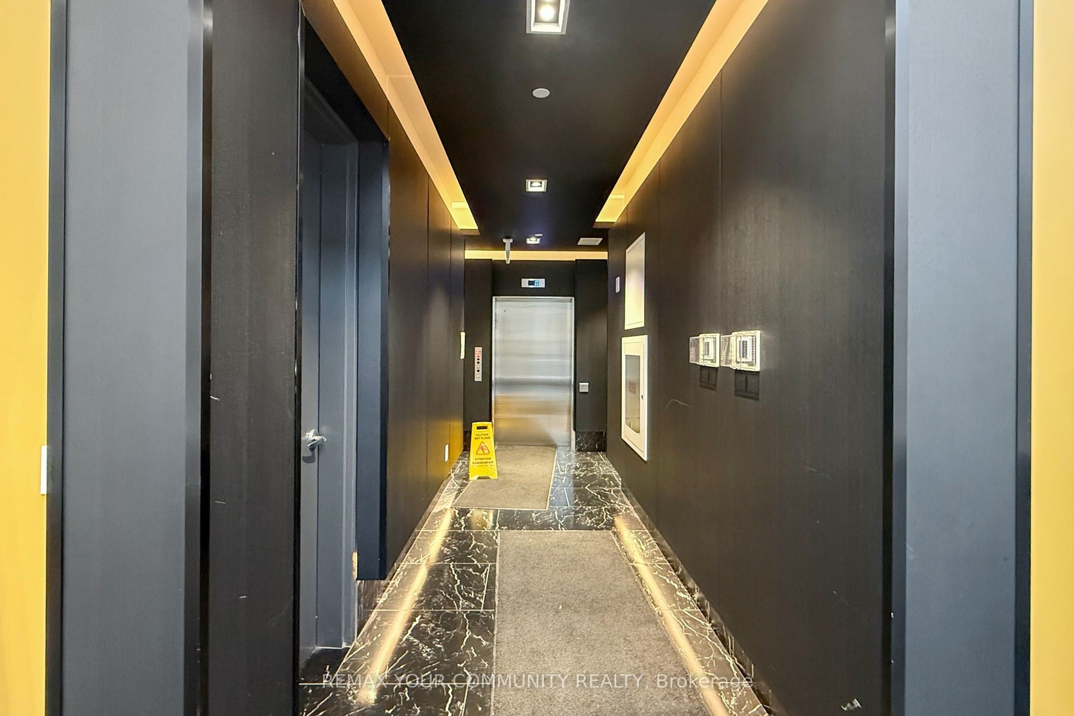 70 Princess Street 2404, Toronto, ON M5A 0X6 photo 3