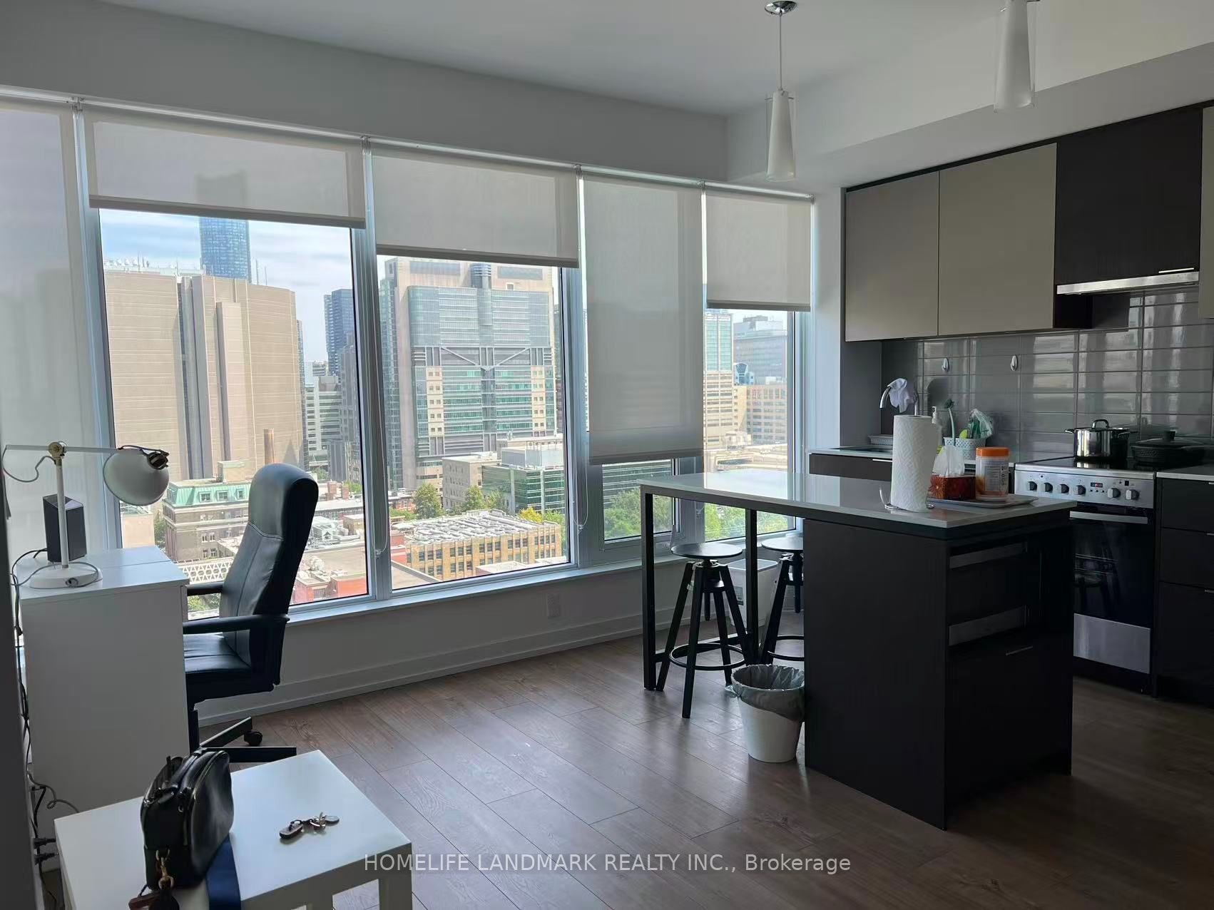 203 College Street 1407, Toronto, ON M5T 1P9 photo 3