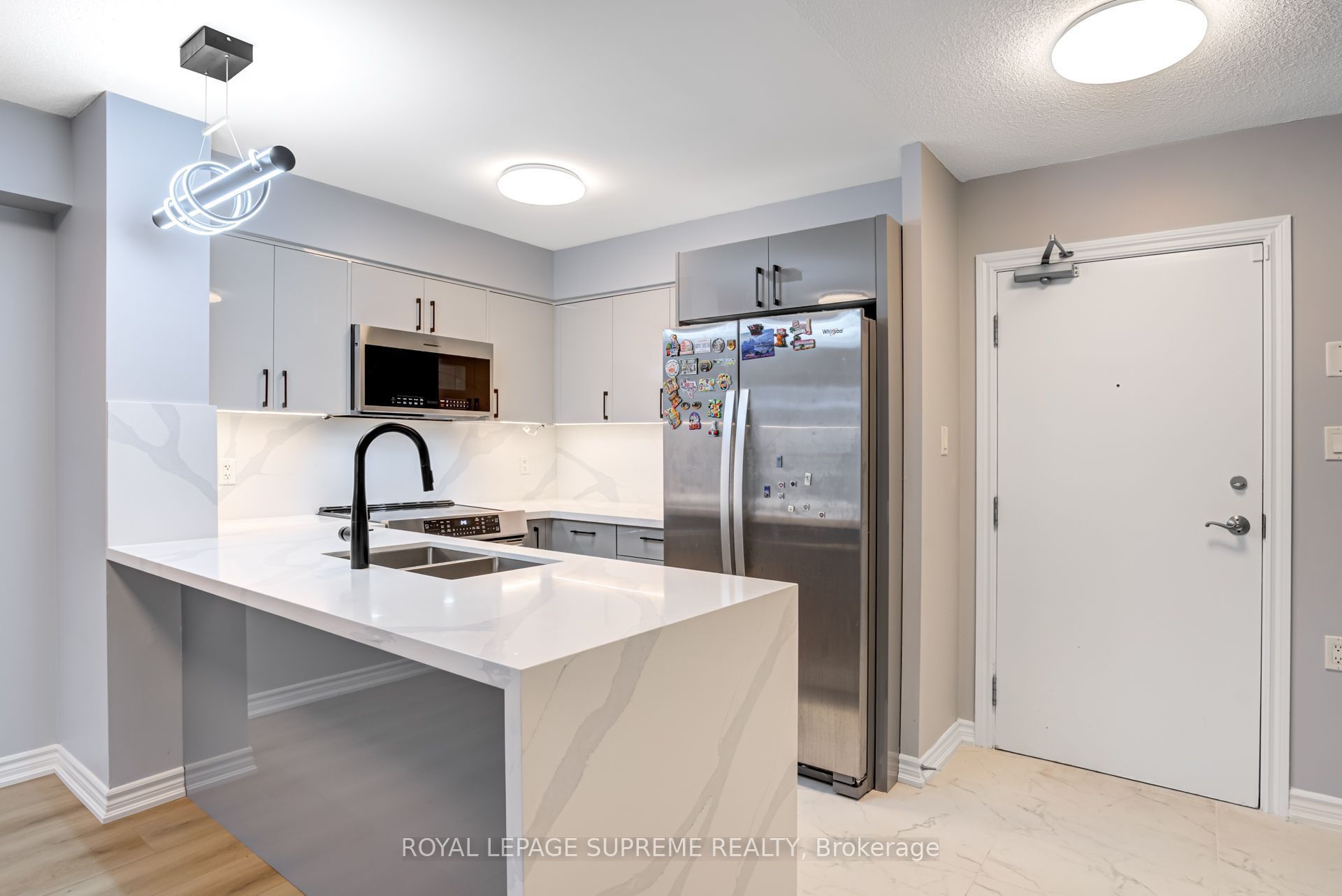 872 Sheppard Avenue W 301, Toronto, ON M3H 5V5 photo 4