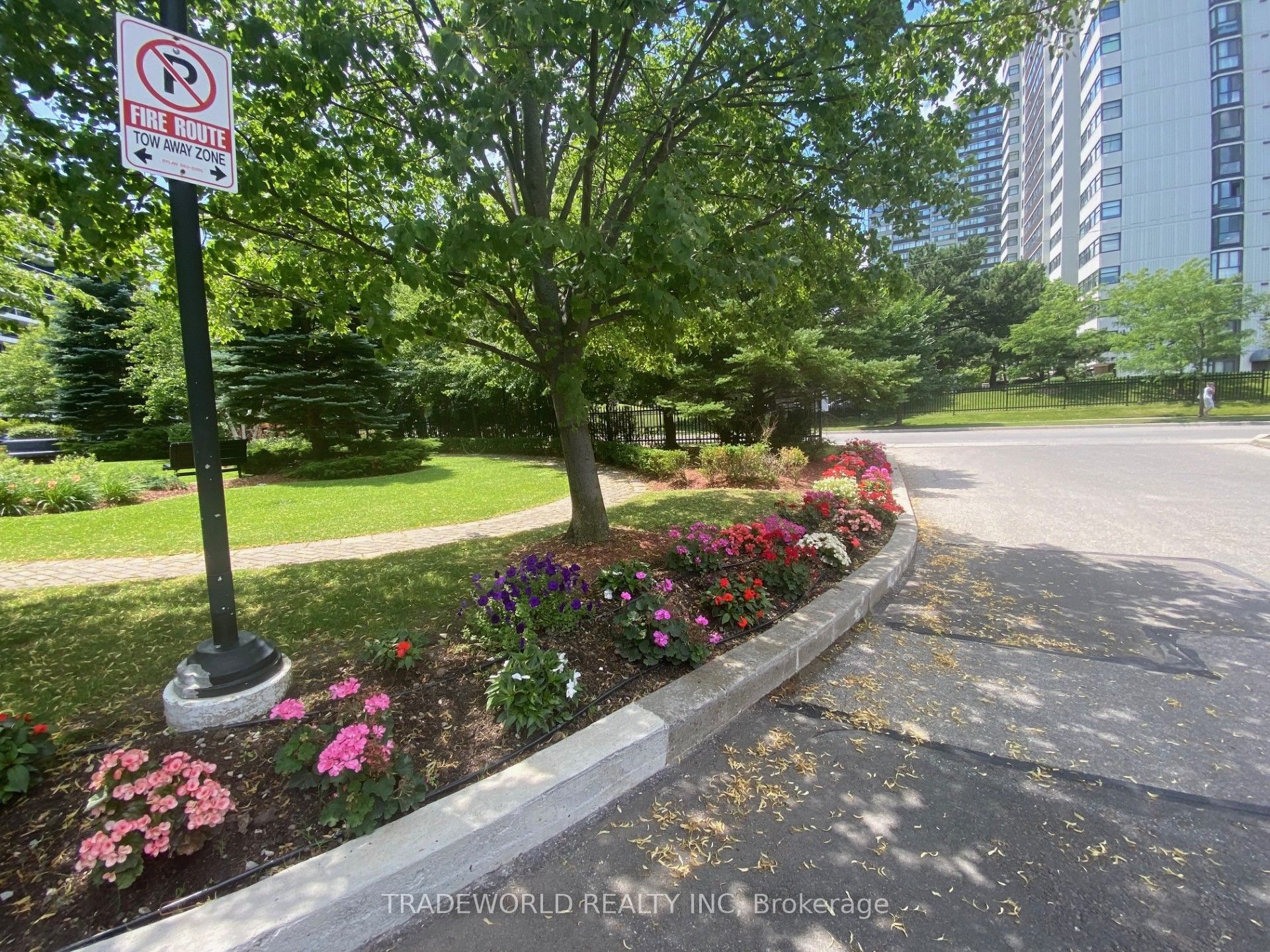 135 Antibes Drive 1506, Toronto, ON M2R 2Z1