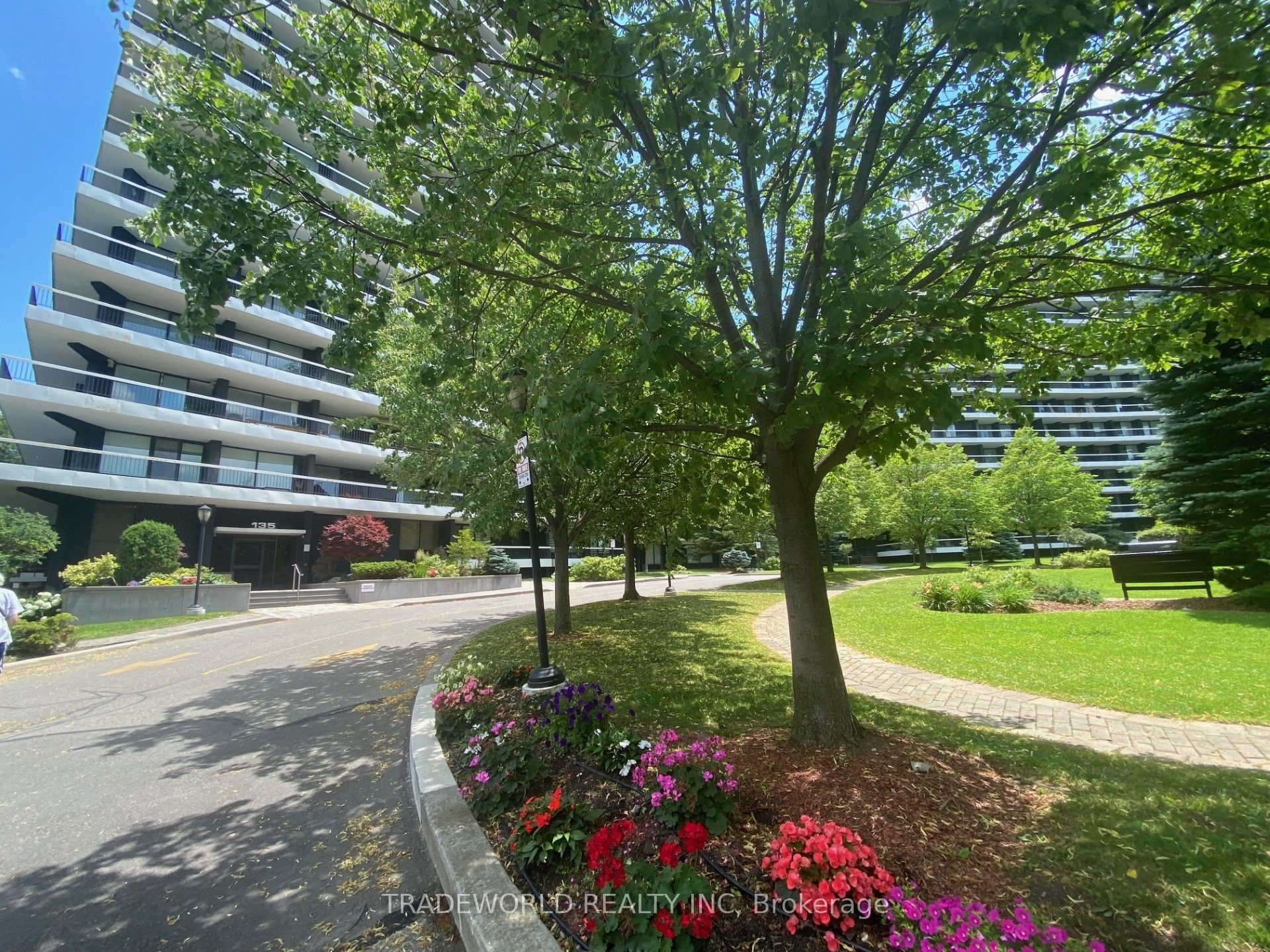 135 Antibes Drive 1506, Toronto, ON M2R 2Z1 photo 2
