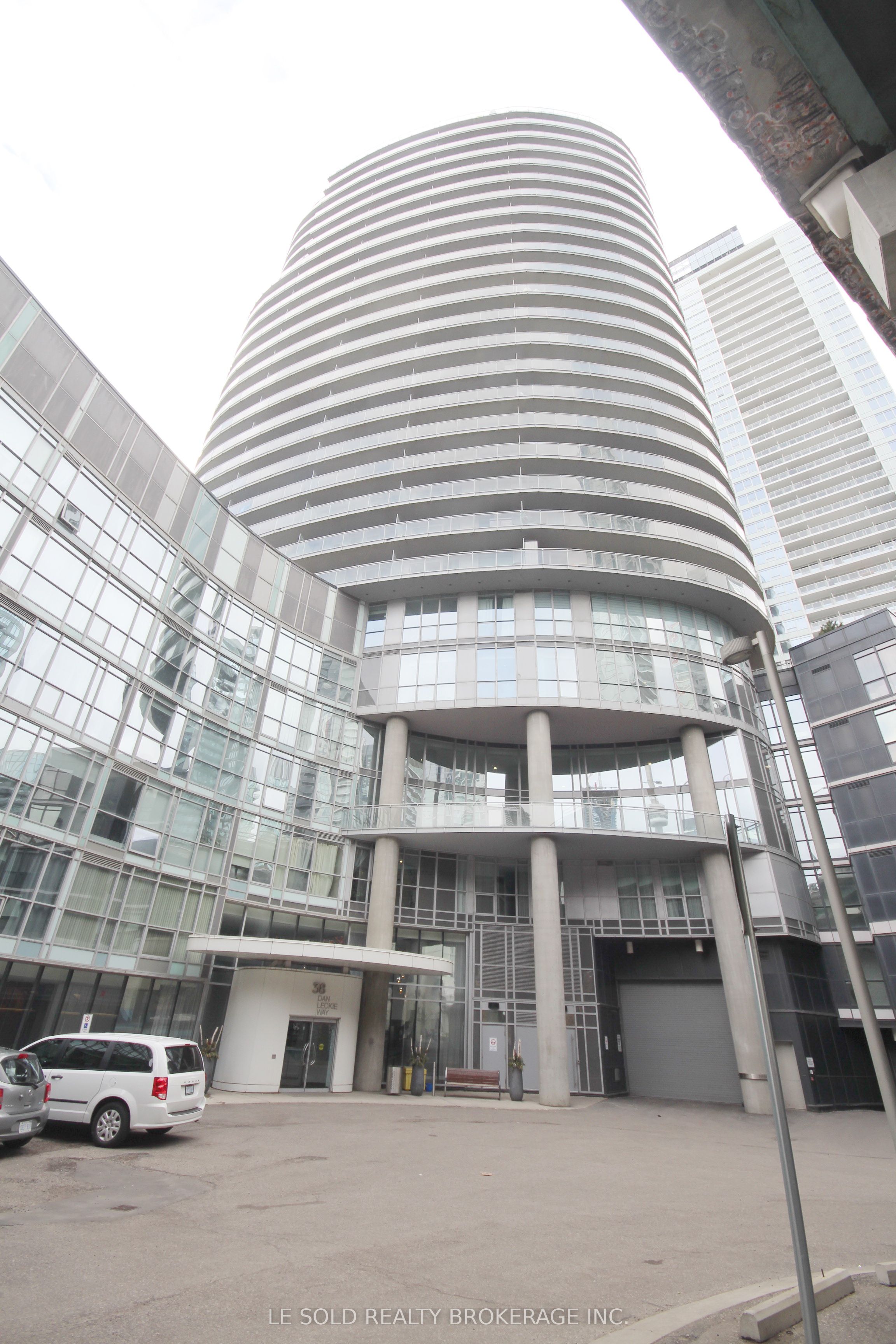 38 Dan Leckie Way 1205, Toronto, ON M5V 2V6 photo 3