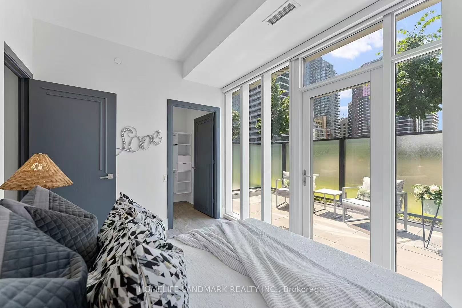 1 Gloucester Street 609, Toronto, ON M4Y 1L8 photo 3