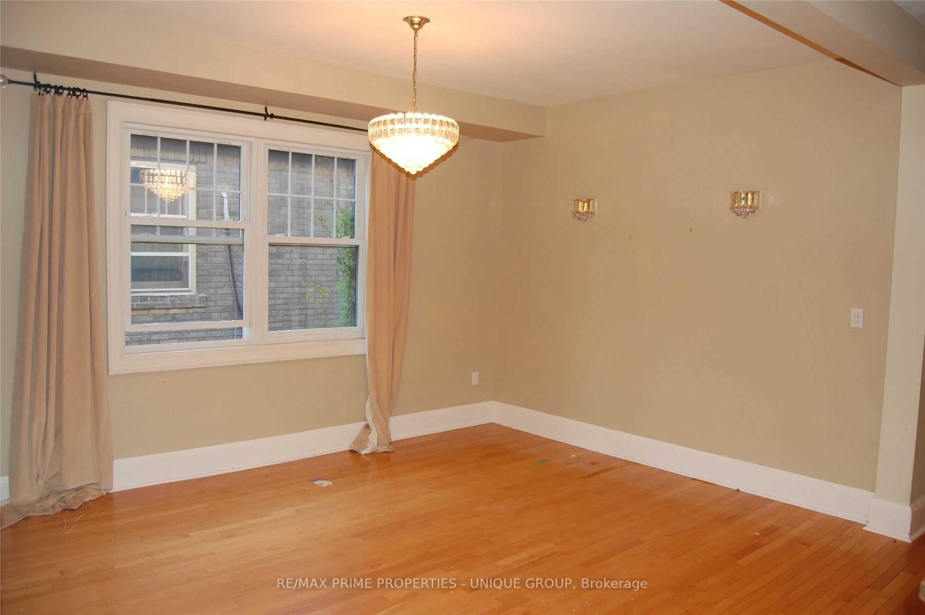 39 Whitehall Road Upper, Toronto, ON M4W 2C5 photo 3