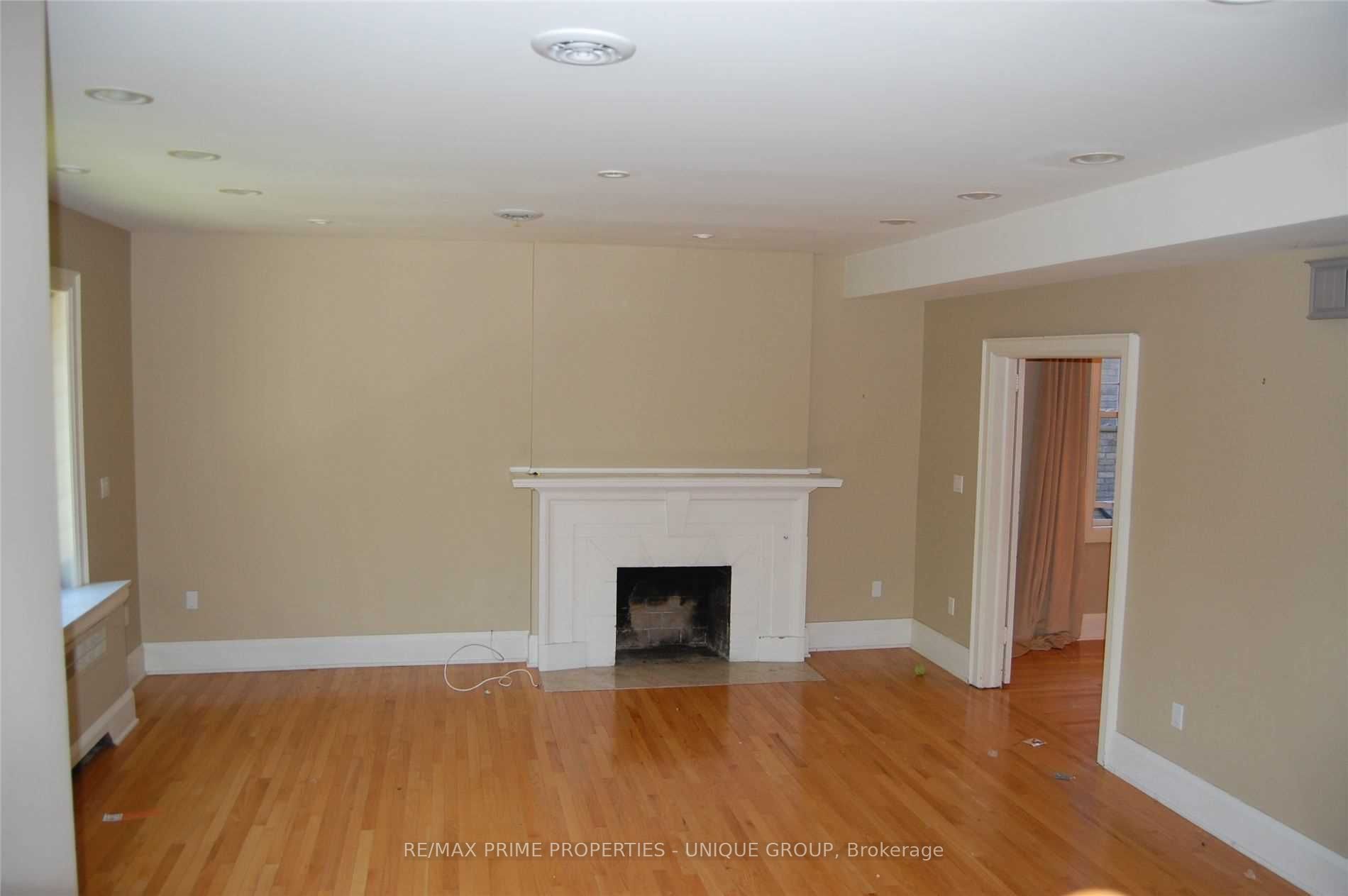 39 Whitehall Road Upper, Toronto, ON M4W 2C5 photo 4