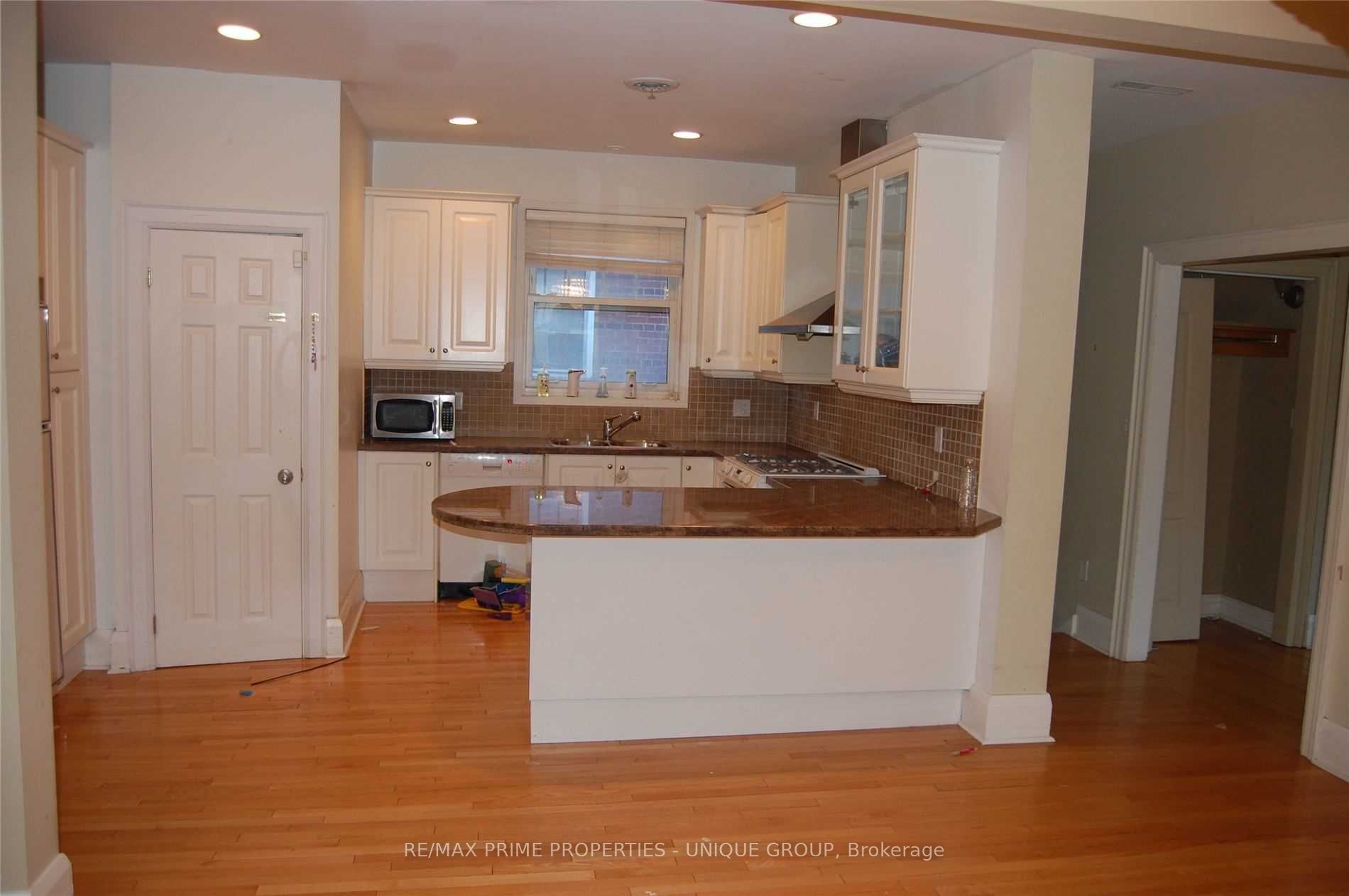 39 Whitehall Road Upper, Toronto, ON M4W 2C5 photo 5