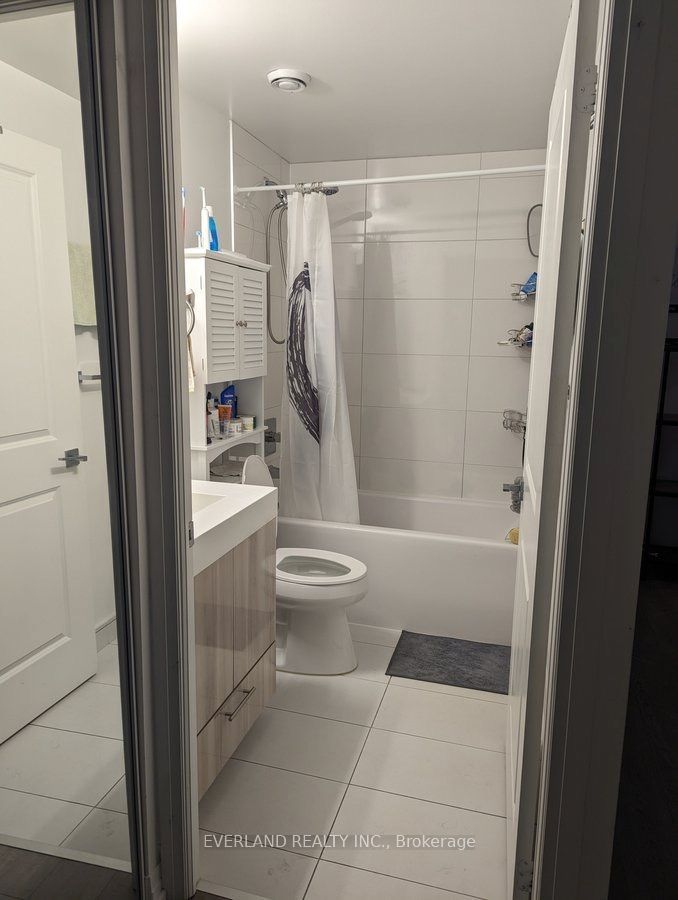 251 Jarvis Street 3708, Toronto, ON M5B 2C2 photo 3