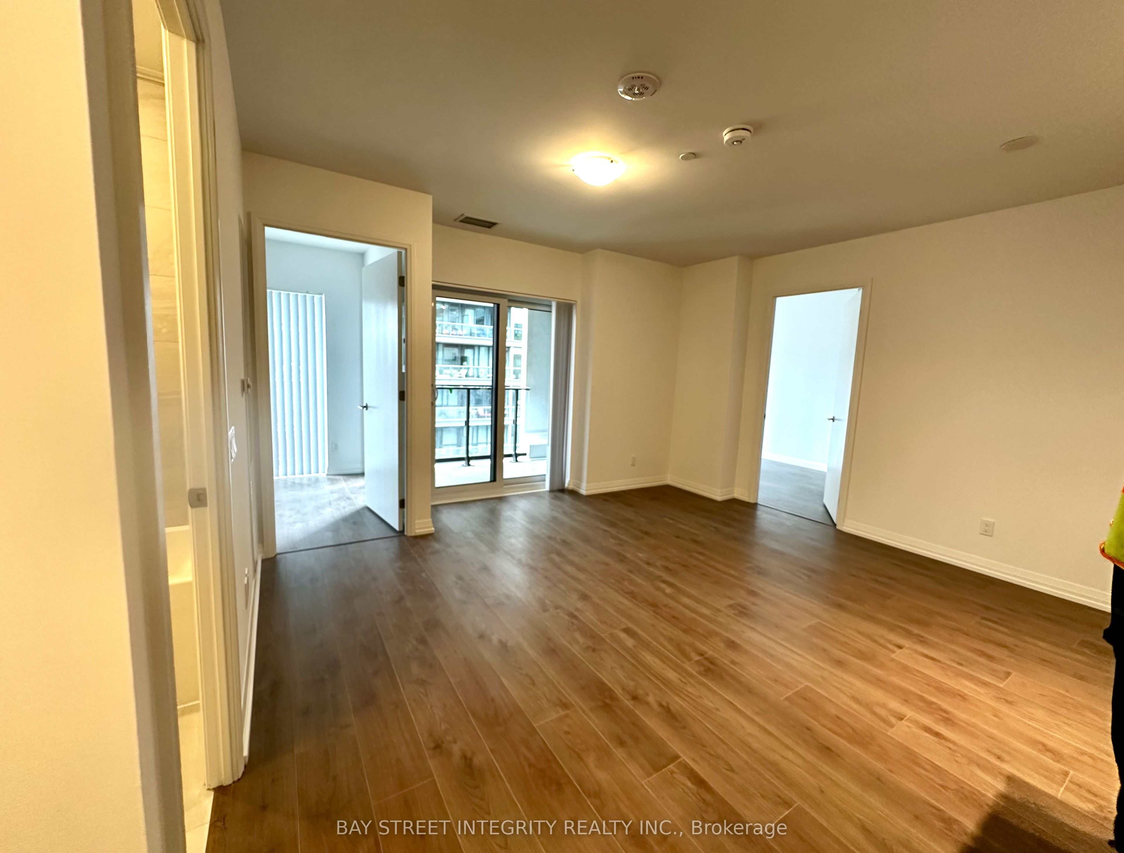 400 King Street W 1120, Toronto, ON M5V 0X8 photo 2