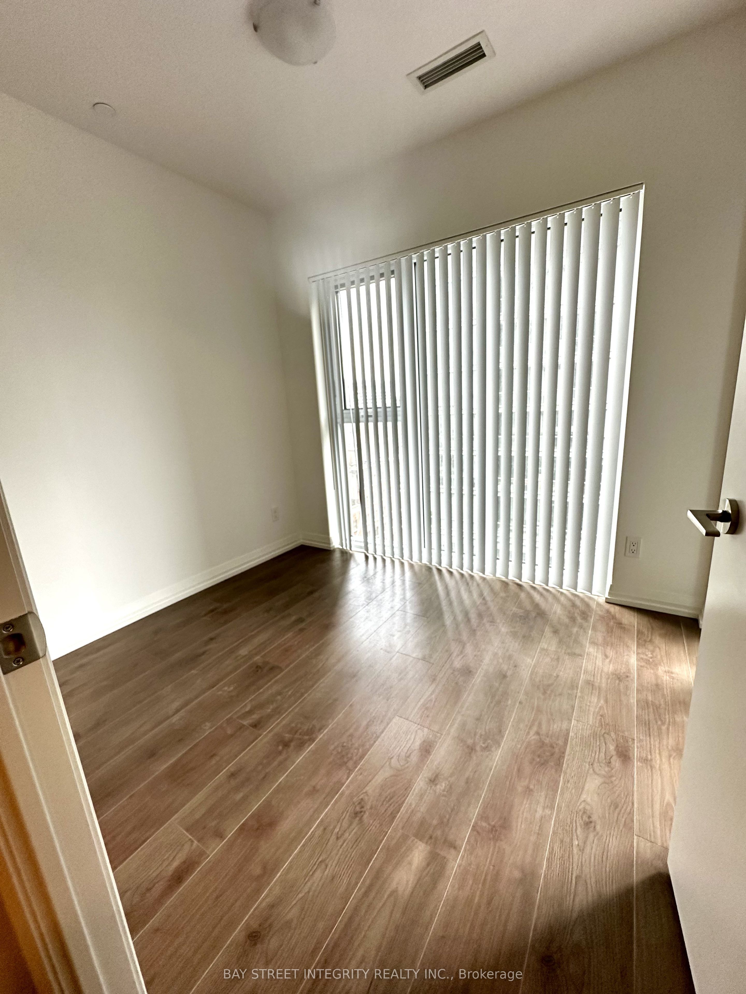 400 King Street W 1120, Toronto, ON M5V 0X8 photo 4