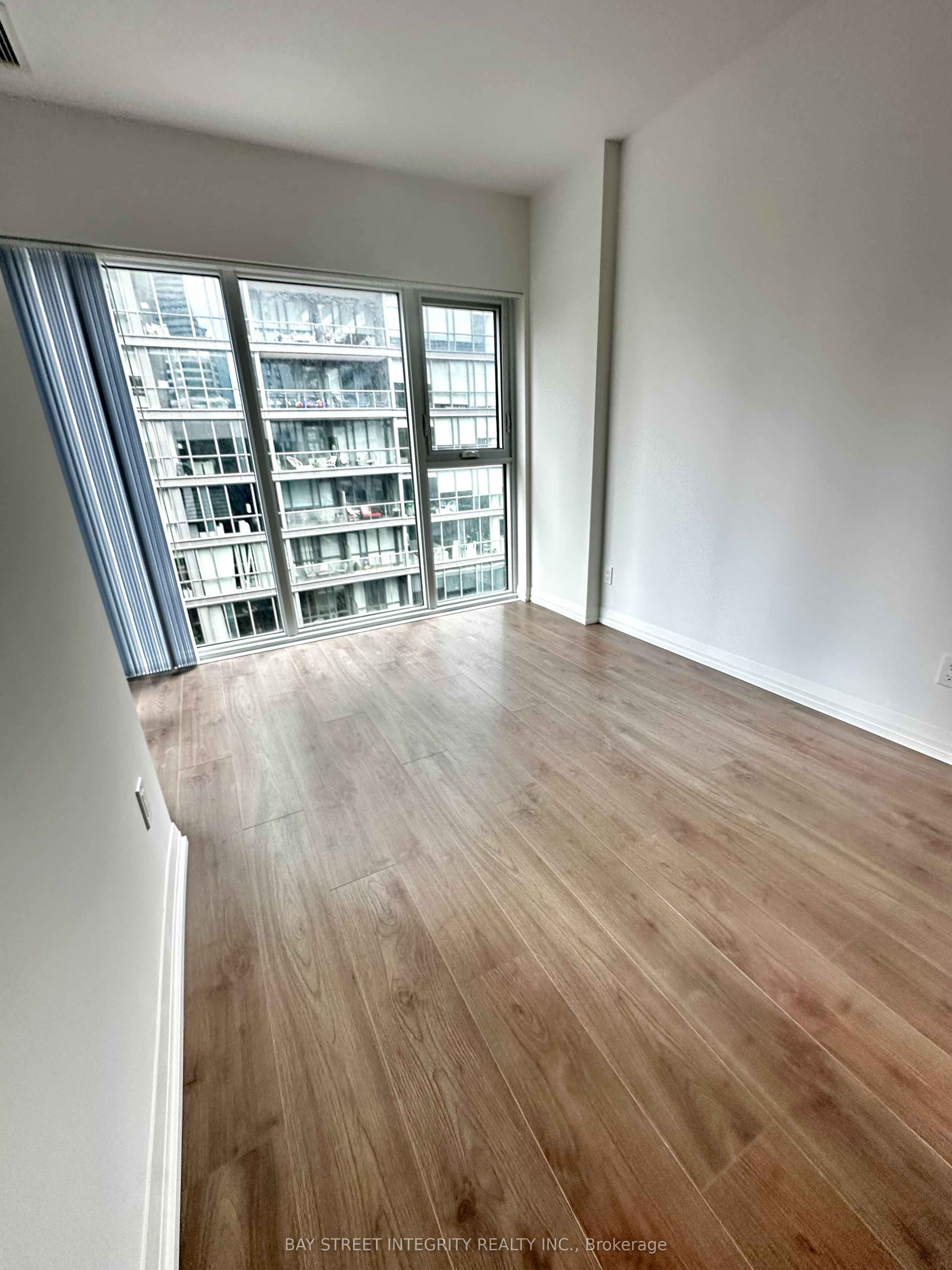 400 King Street W 1120, Toronto, ON M5V 0X8 photo 5