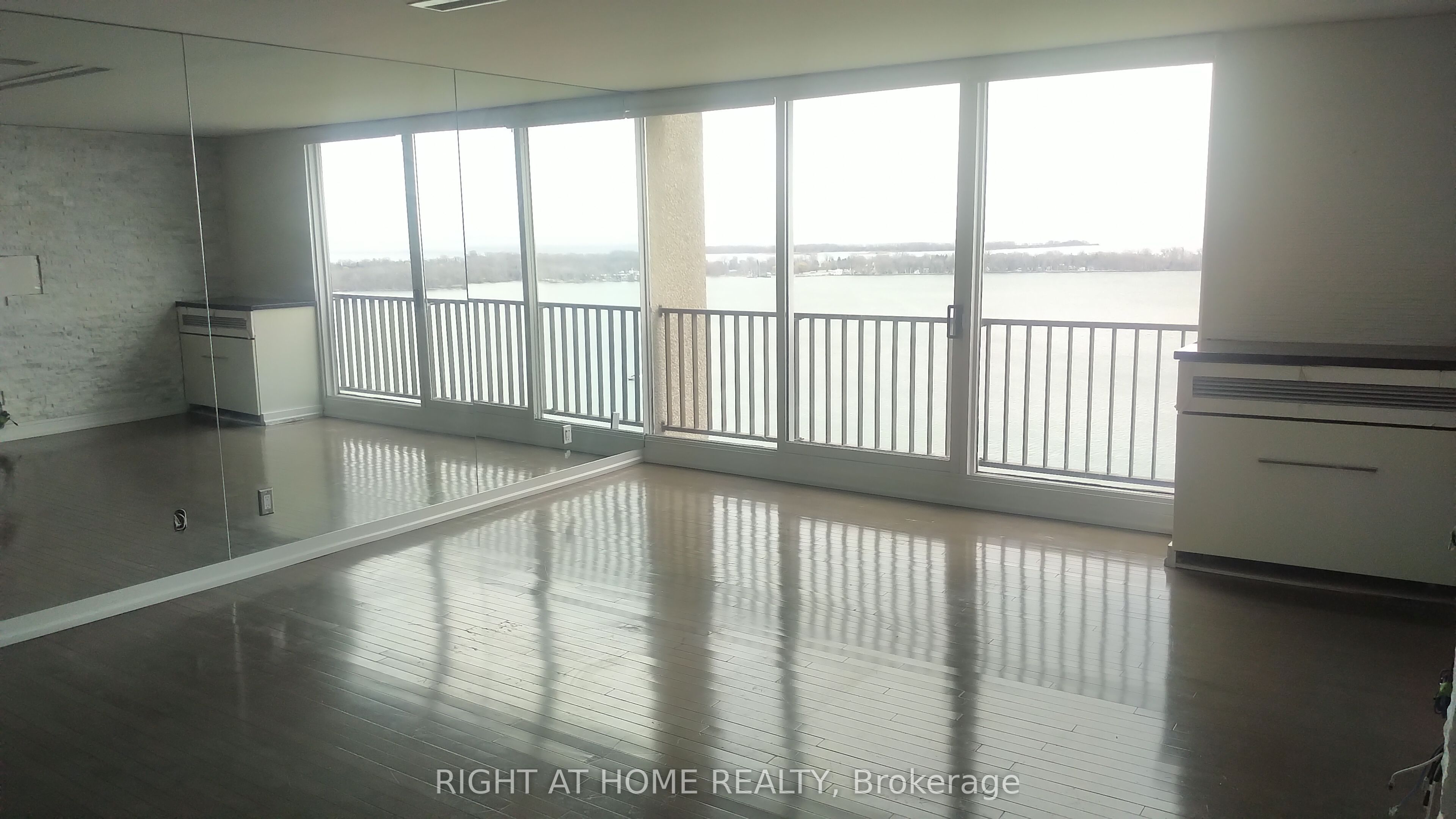 33 Harbour Square 2803, Toronto, ON M5J 2G2 photo 5