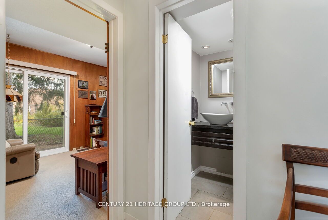 46 Marathon Crescent, Toronto, ON M2R 2L7 photo 3
