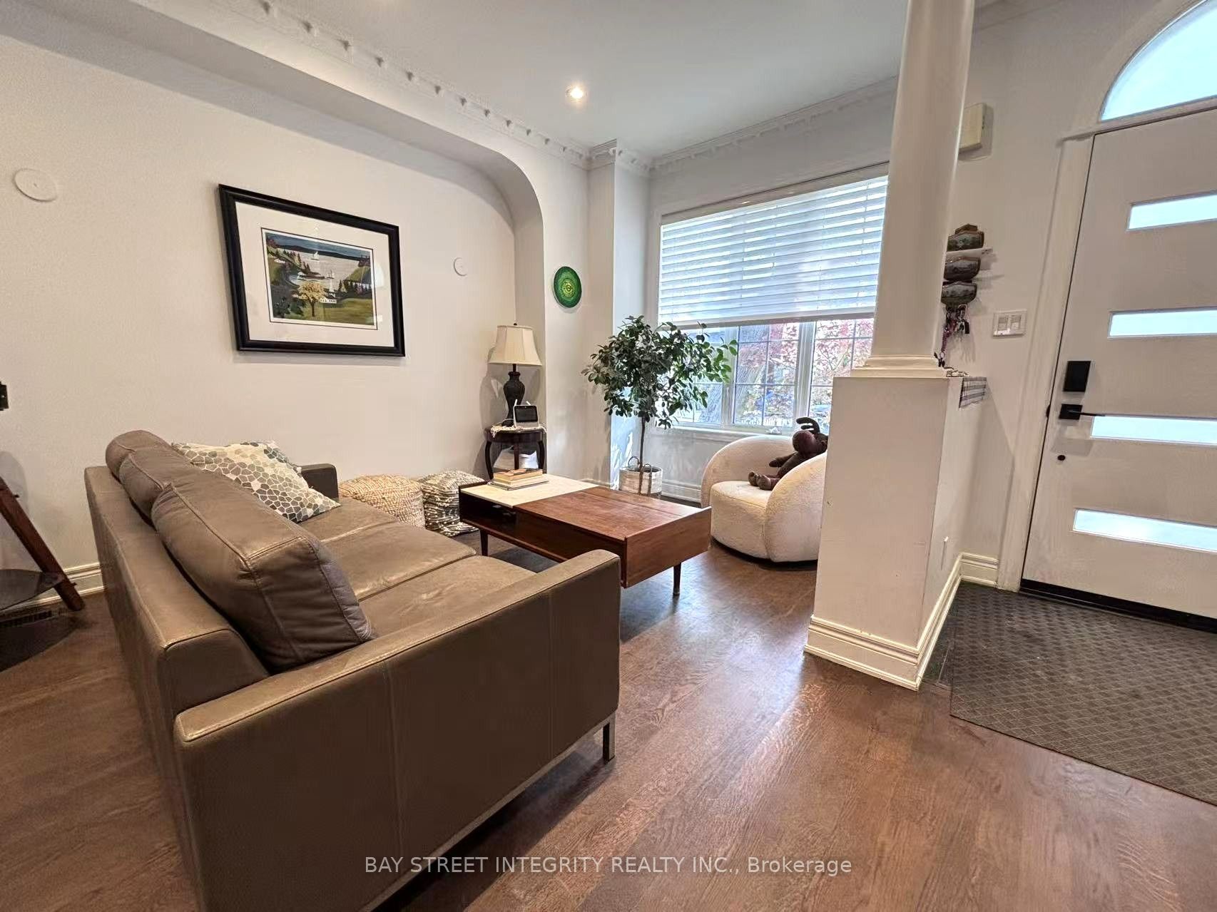 UPPER 162 Claremont Street, Toronto, ON M6J 2M8