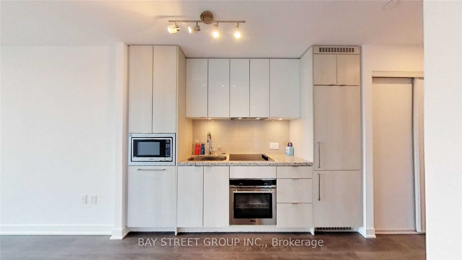 125 Blue Jays Way 1601, Toronto, ON M5V 0N5 photo 2
