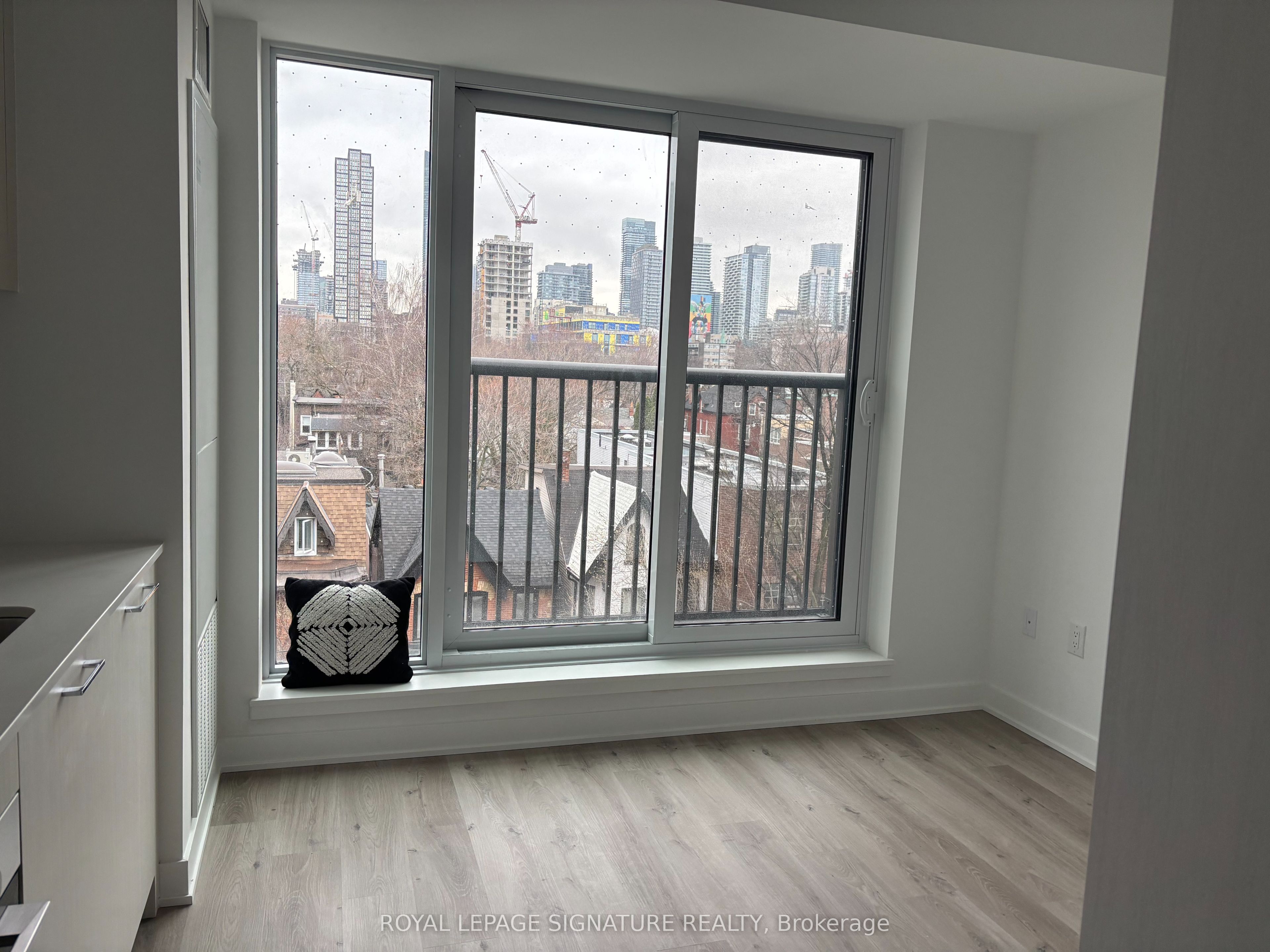 30 Dreamer Way 442, Toronto, ON M5A 0Y7 photo 2