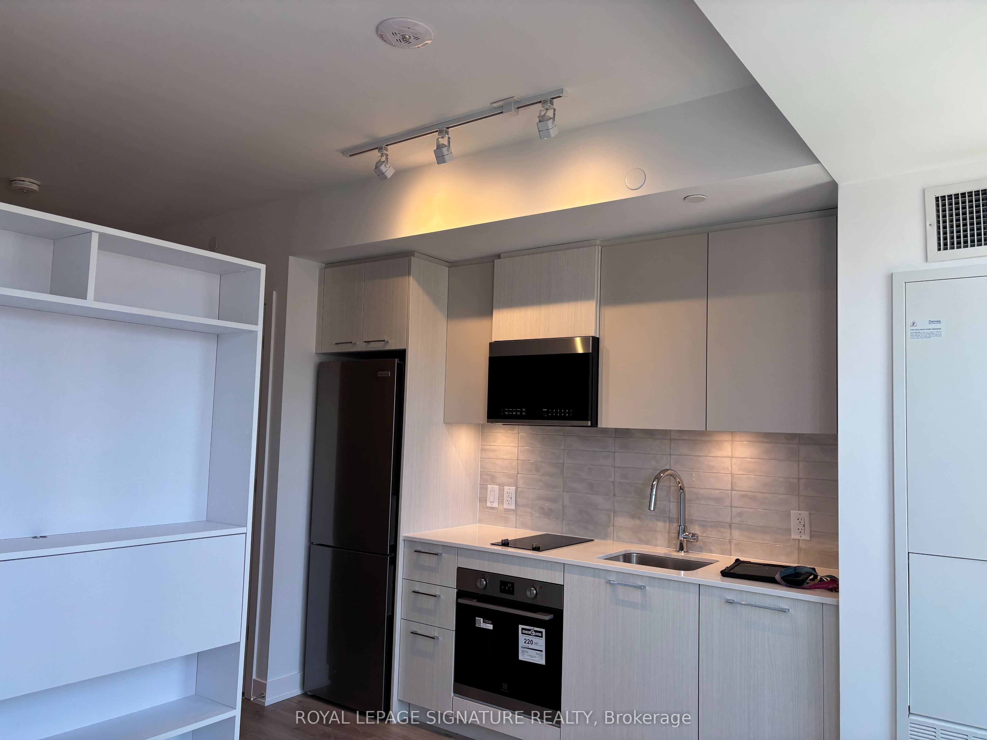 30 Dreamer Way 442, Toronto, ON M5A 0Y7 photo 4