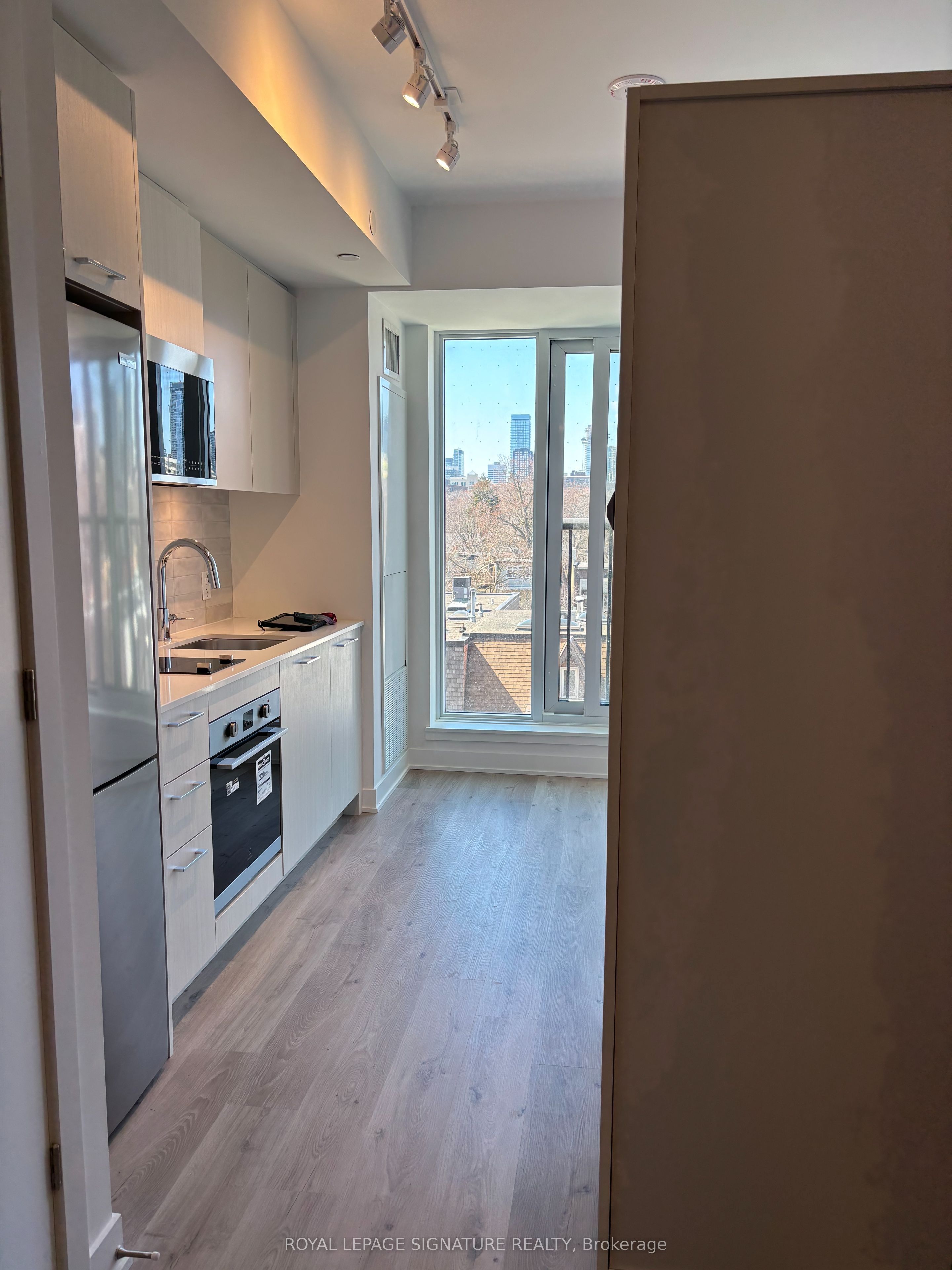 30 Dreamer Way 442, Toronto, ON M5A 0Y7 photo 5