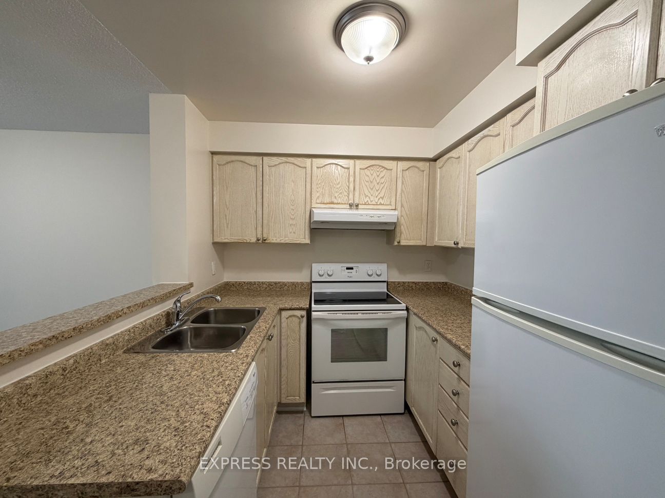 29 Pemberton Avenue LPH06, Toronto, ON M2M 4L5 photo 2