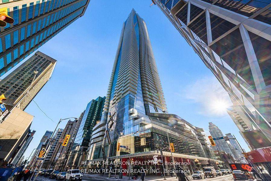 1 Bloor Street E 6010, Toronto, ON M4W 0A8 photo 2