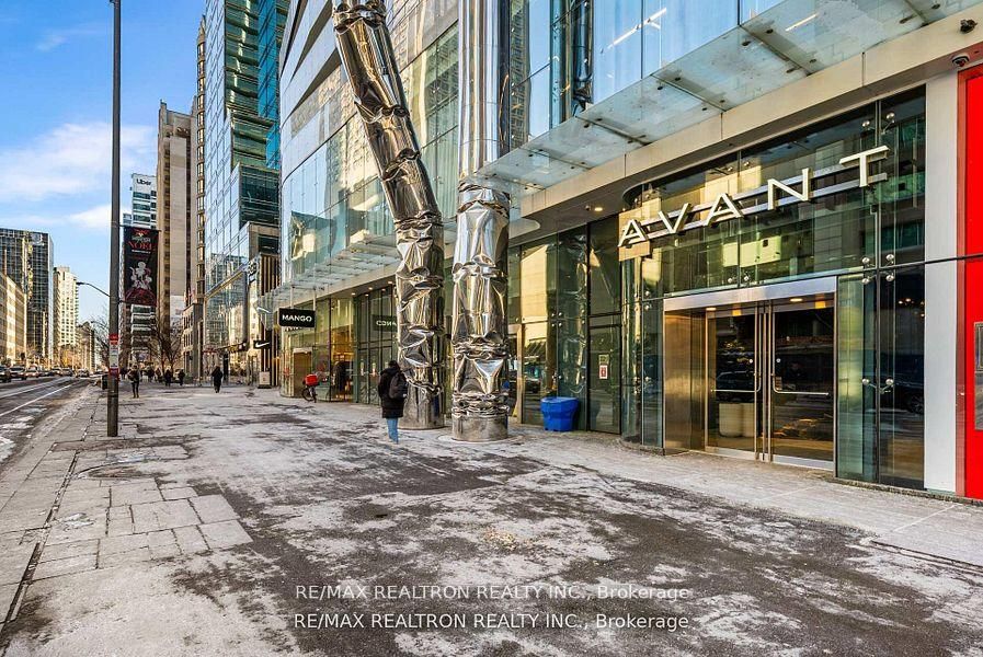 1 Bloor Street E 6010, Toronto, ON M4W 0A8 photo 4