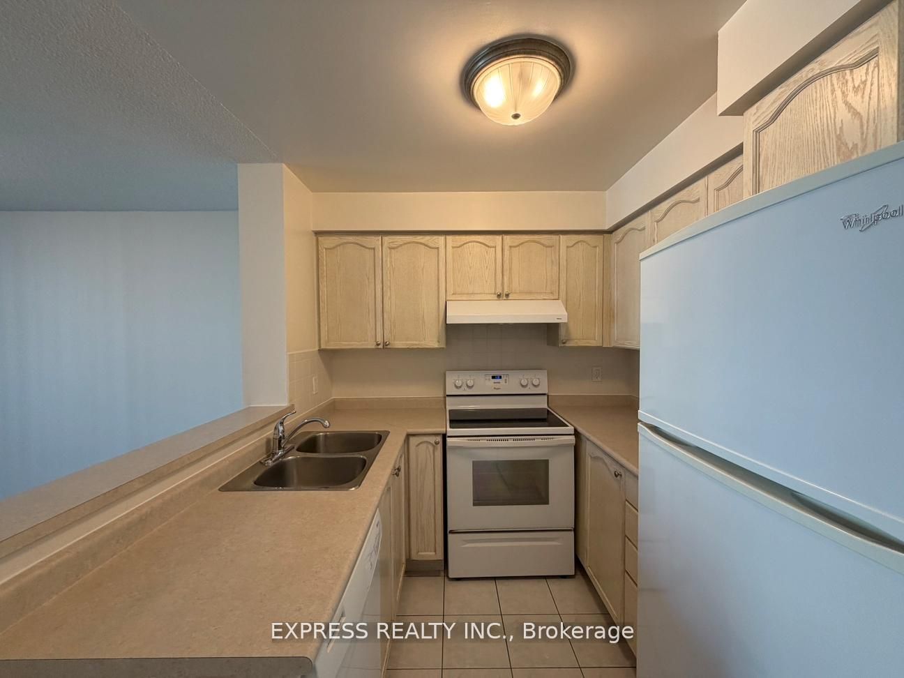 29 Pemberton Avenue 1106, Toronto, ON M2M 4L5