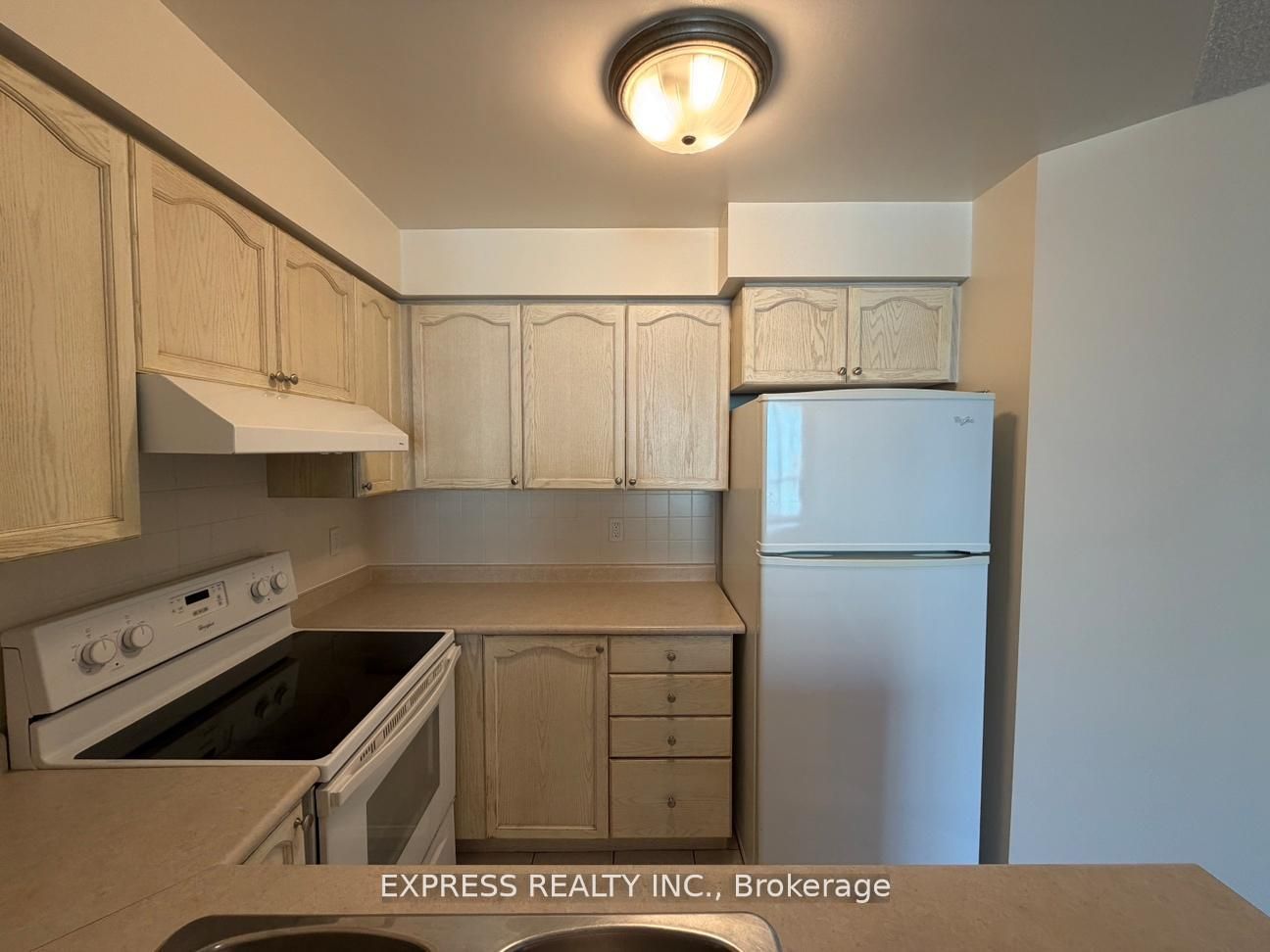 29 Pemberton Avenue 1106, Toronto, ON M2M 4L5 photo 2