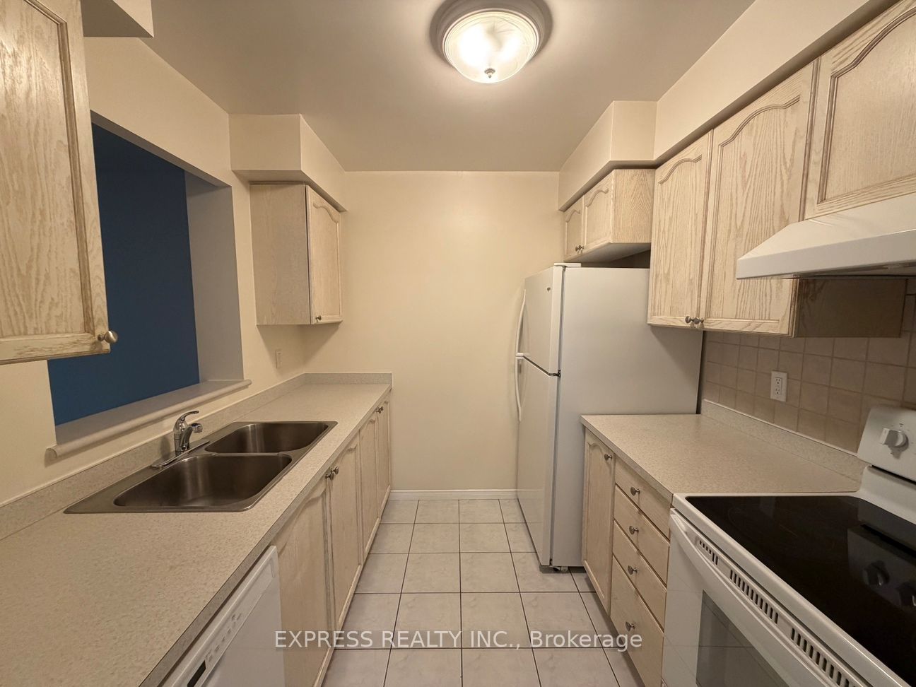 29 Pemberton Avenue 1005, Toronto, ON M2M 4L5
